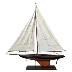 Modello di barca a vela vintage in scala costiera
