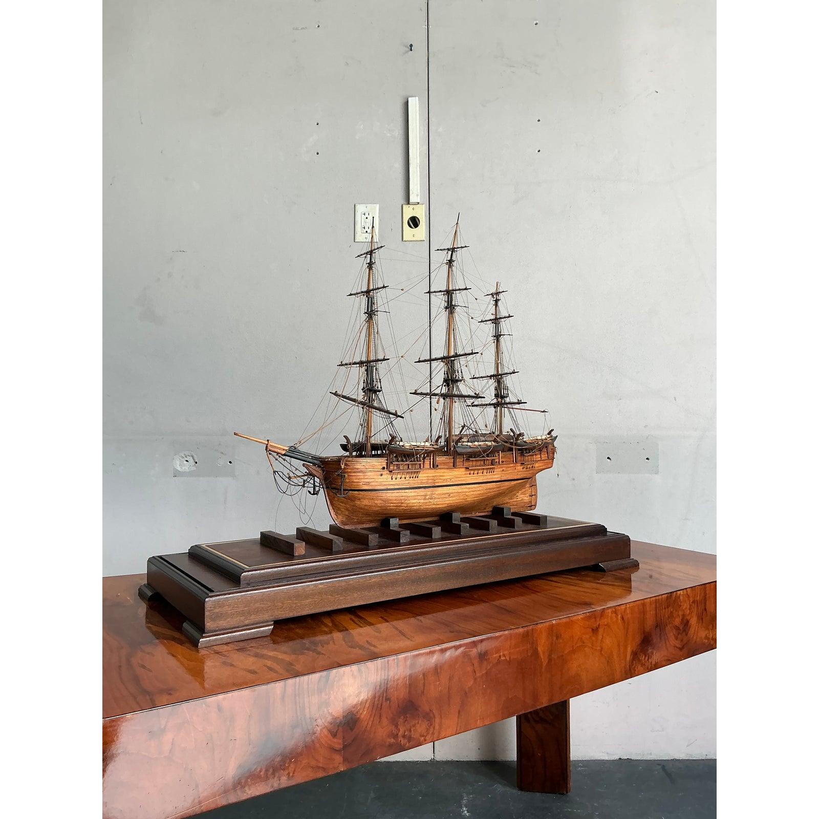 Américain Vintage Coastal Scale Model Sailing Ship (Modèle côtier à voile) en vente