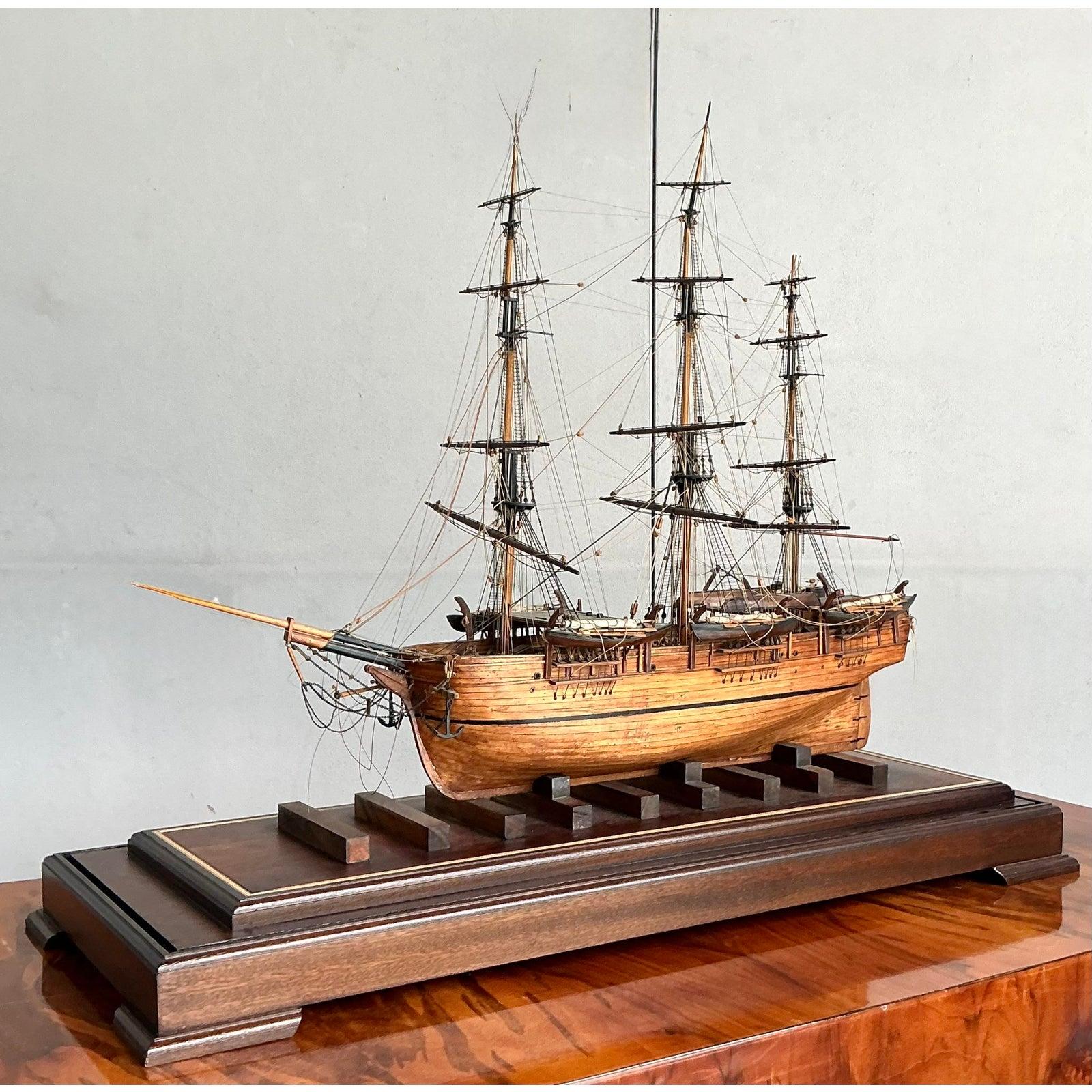 Laiton Vintage Coastal Scale Model Sailing Ship (Modèle côtier à voile) en vente