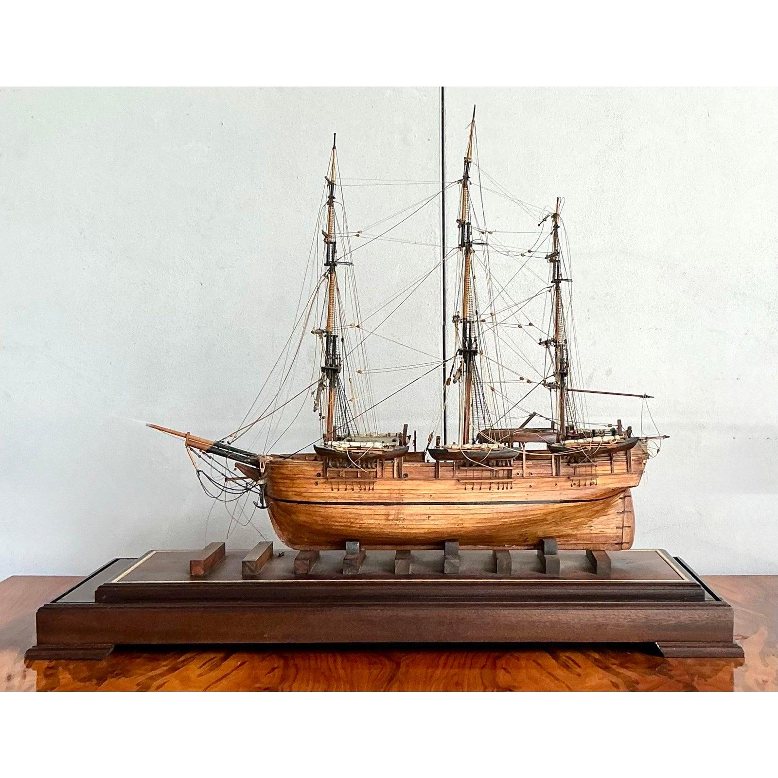 Vintage Coastal Scale Model Sailing Ship (Modèle côtier à voile) en vente 1