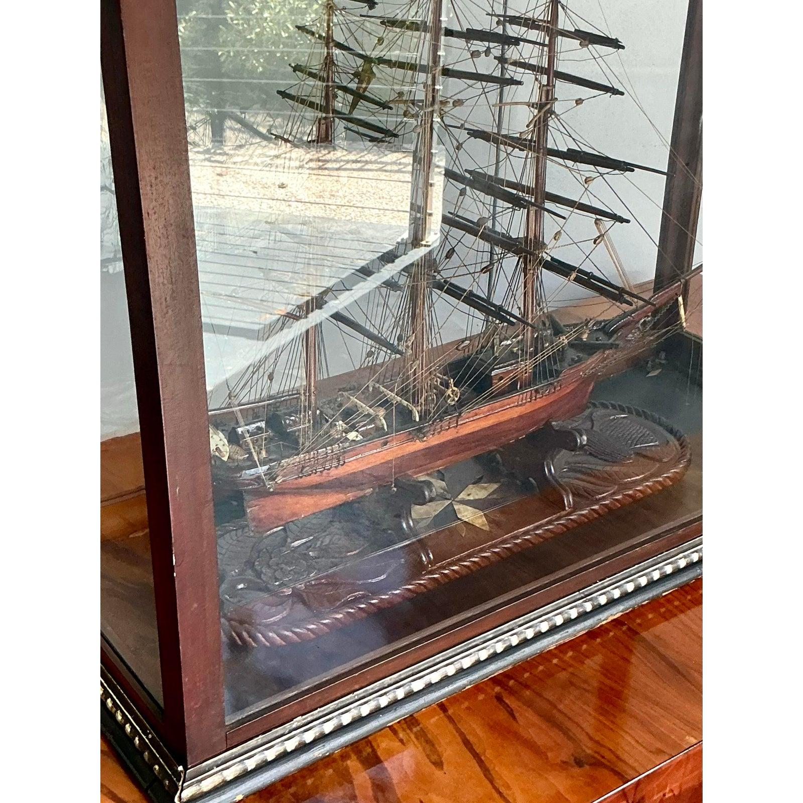 Modello di nave costiera in scala vintage con custodia in vetro in vendita 5