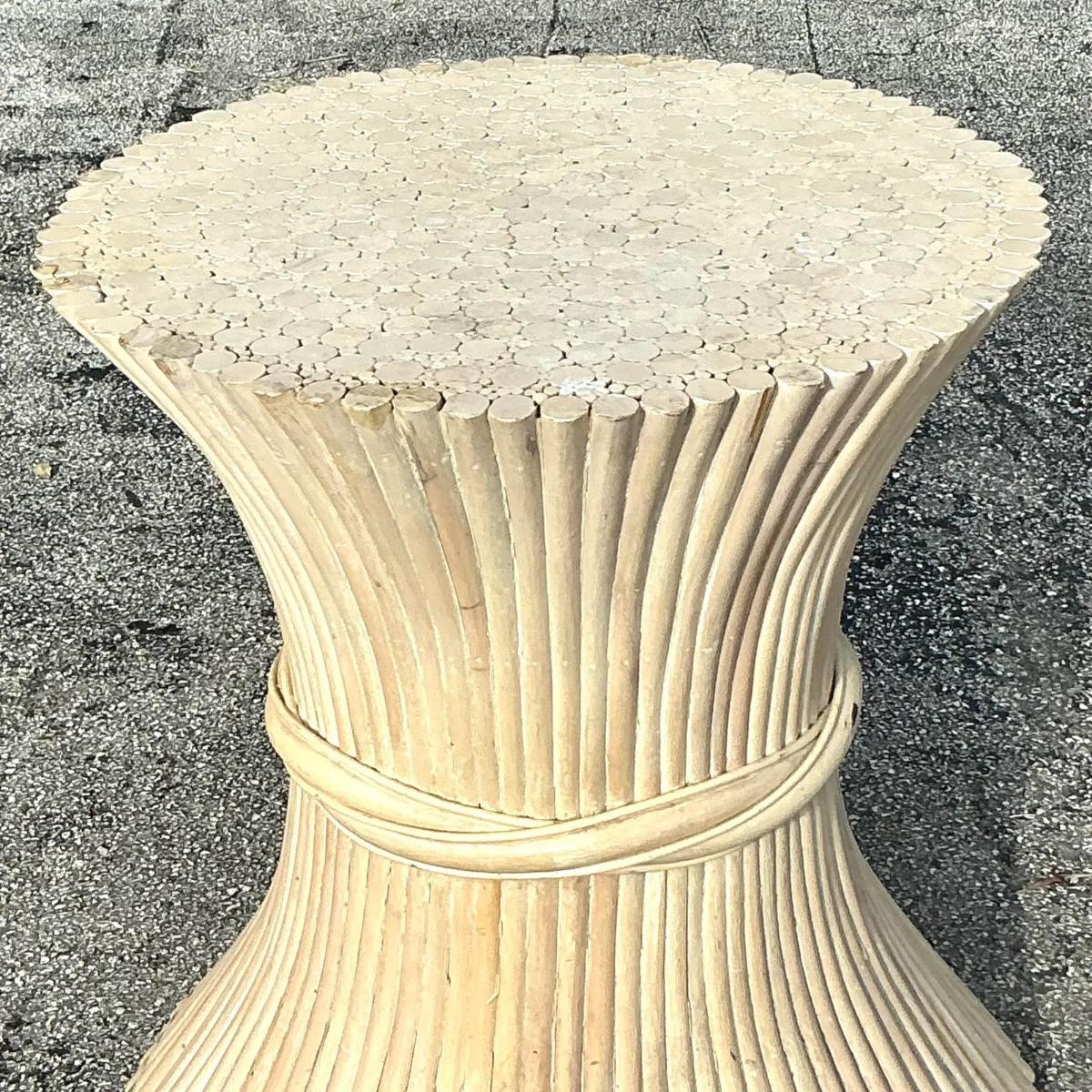 20ième siècle Piédestal de table de salle à manger vintage en rotin mousqueton d'après McGuire