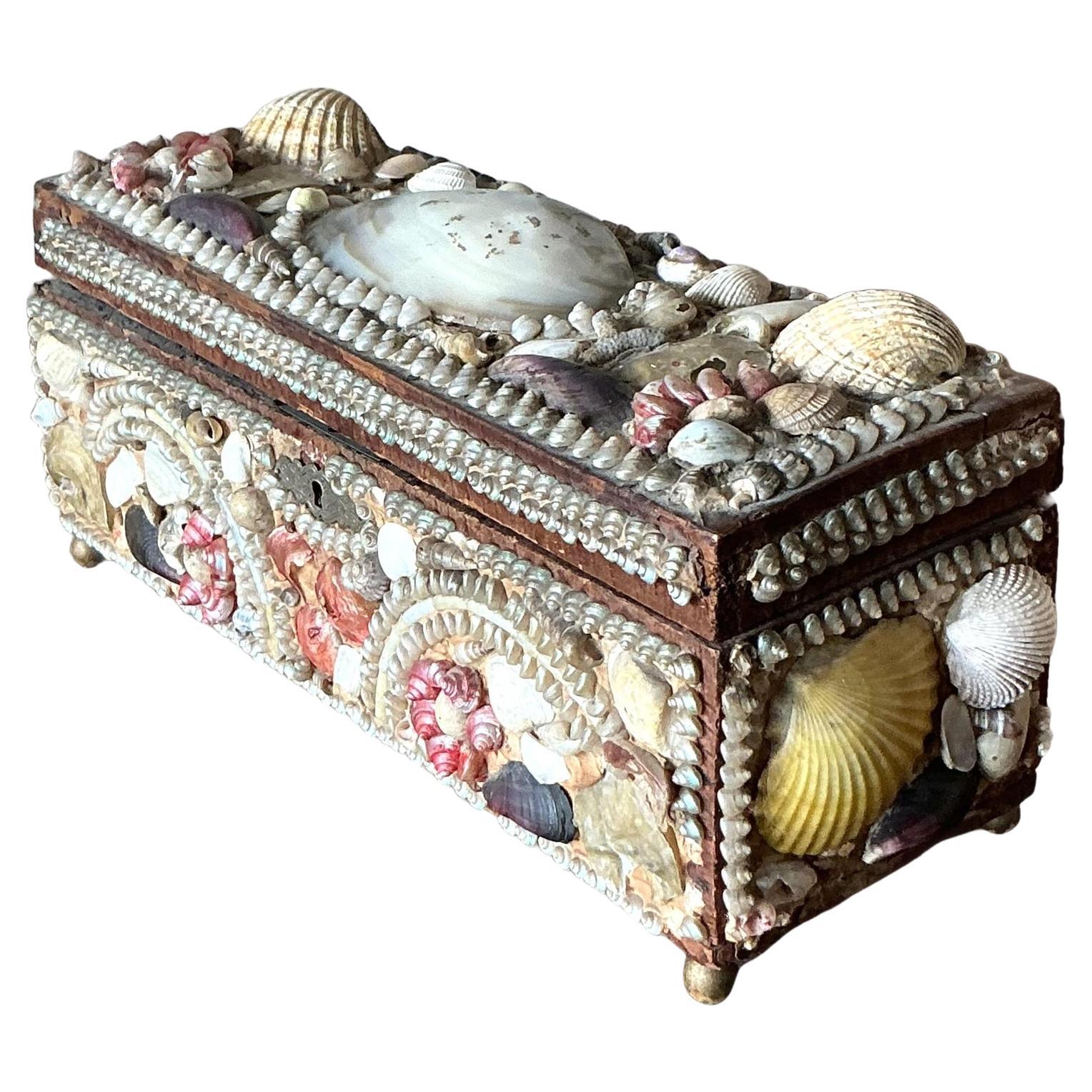 Caja costera vintage con incrustaciones de conchas