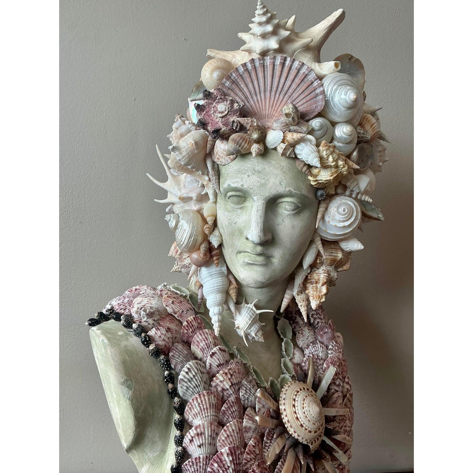 Busto di donna incrostato di conchiglie della costa vintage In condizioni buone a West Palm Beach, FL