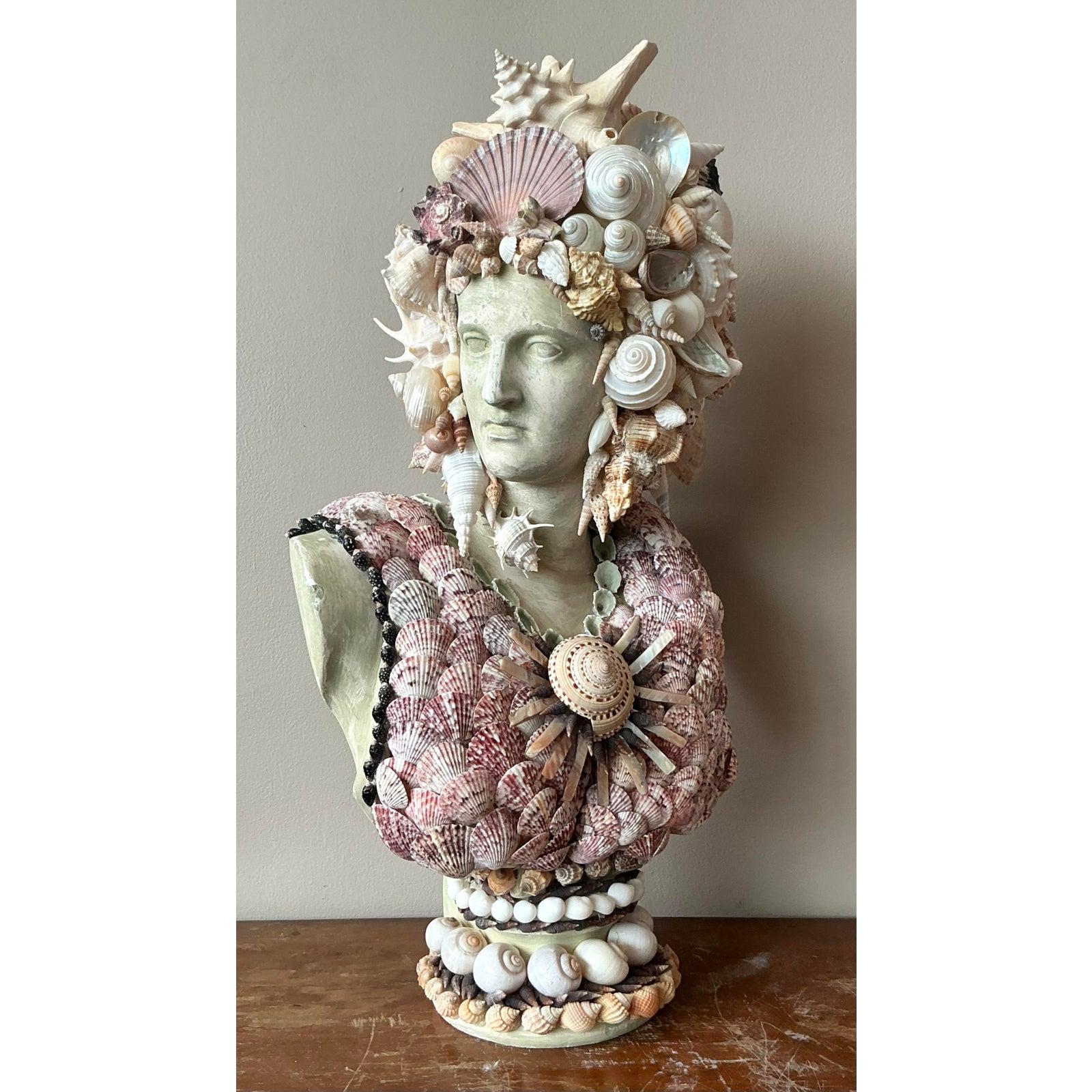 XXI secolo e contemporaneo Busto di donna incrostato di conchiglie della costa vintage