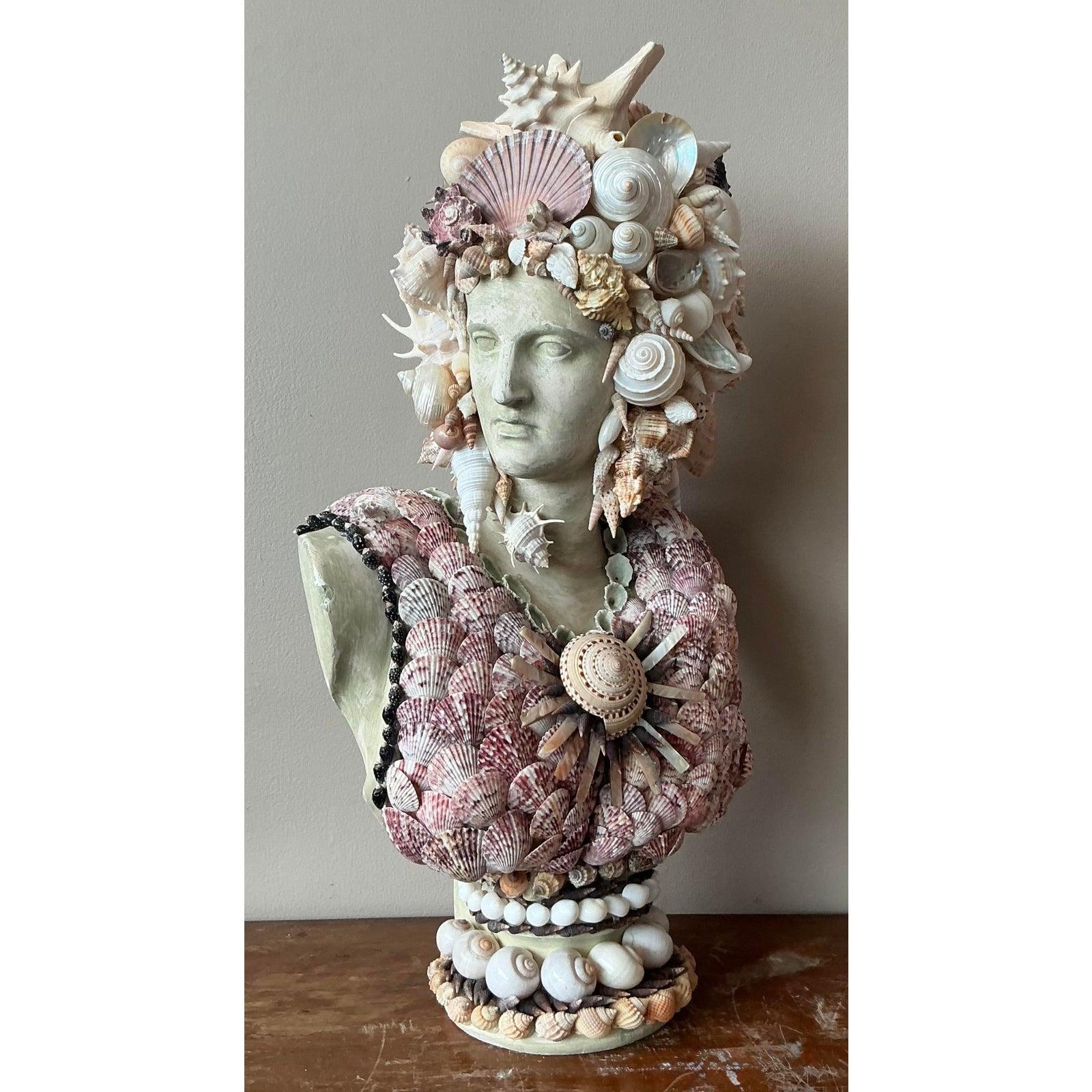 Busto di donna incrostato di conchiglie della costa vintage 1
