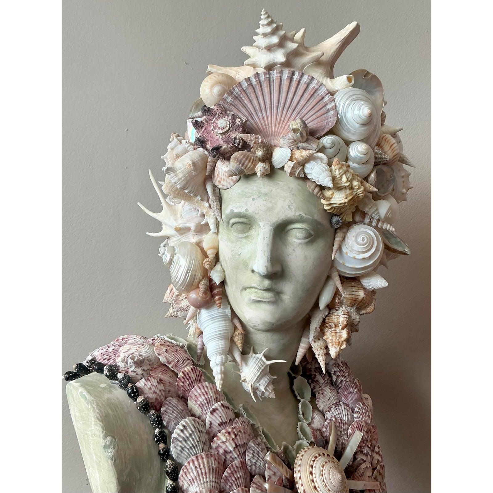 Busto di donna incrostato di conchiglie della costa vintage 2