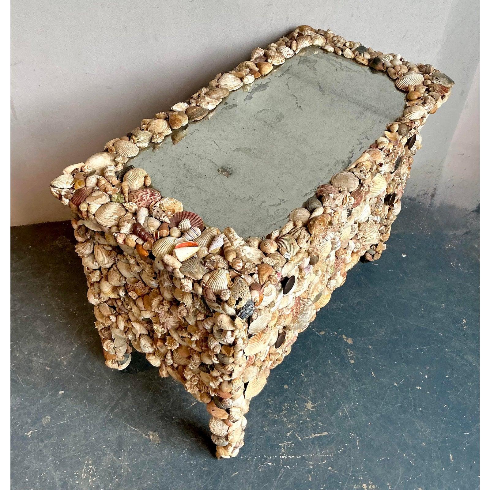 Cassettiera con conchiglia incrostata Vintage By in vendita 1