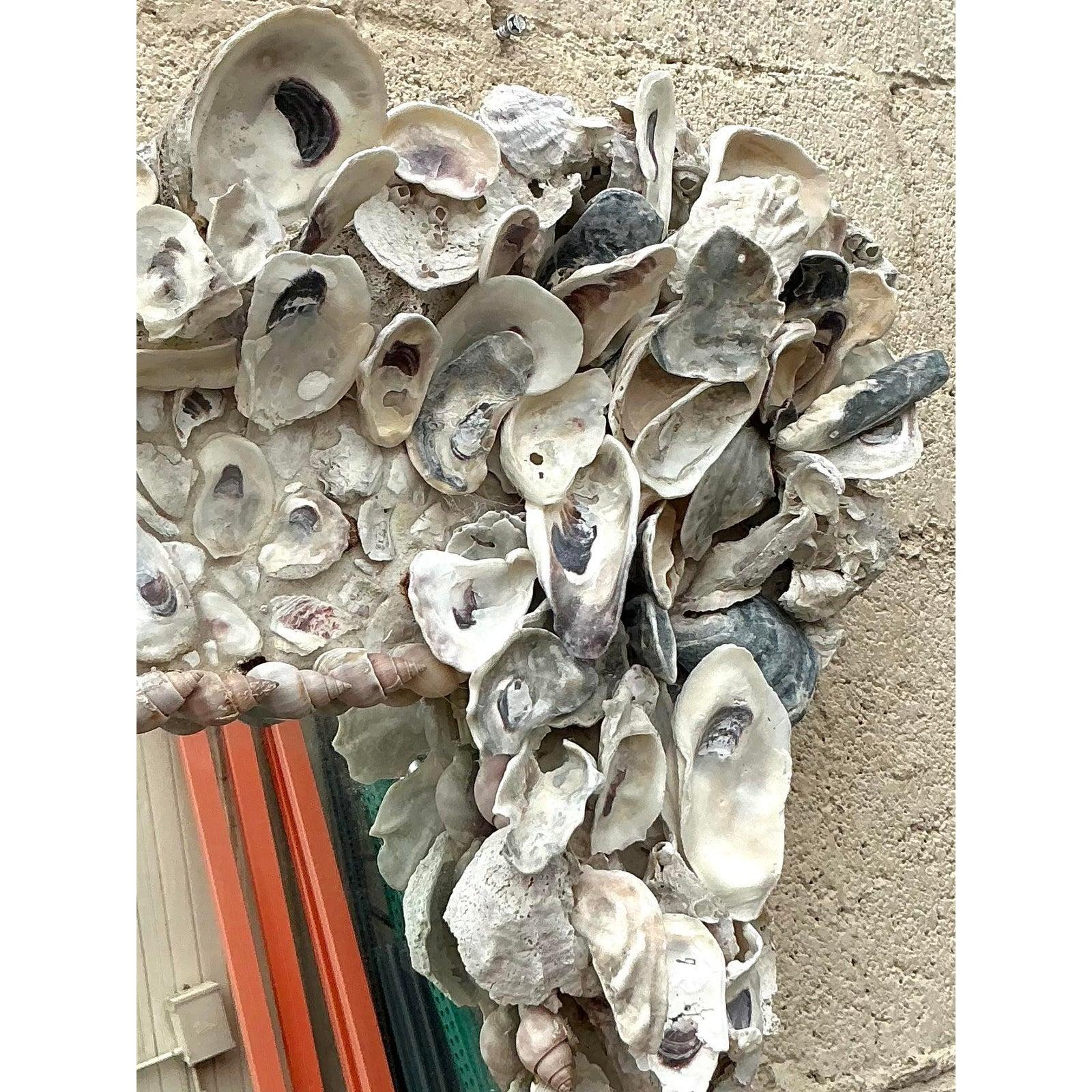 Coquillage Miroir horizontal vintage côtier incrusté de coquillages en vente