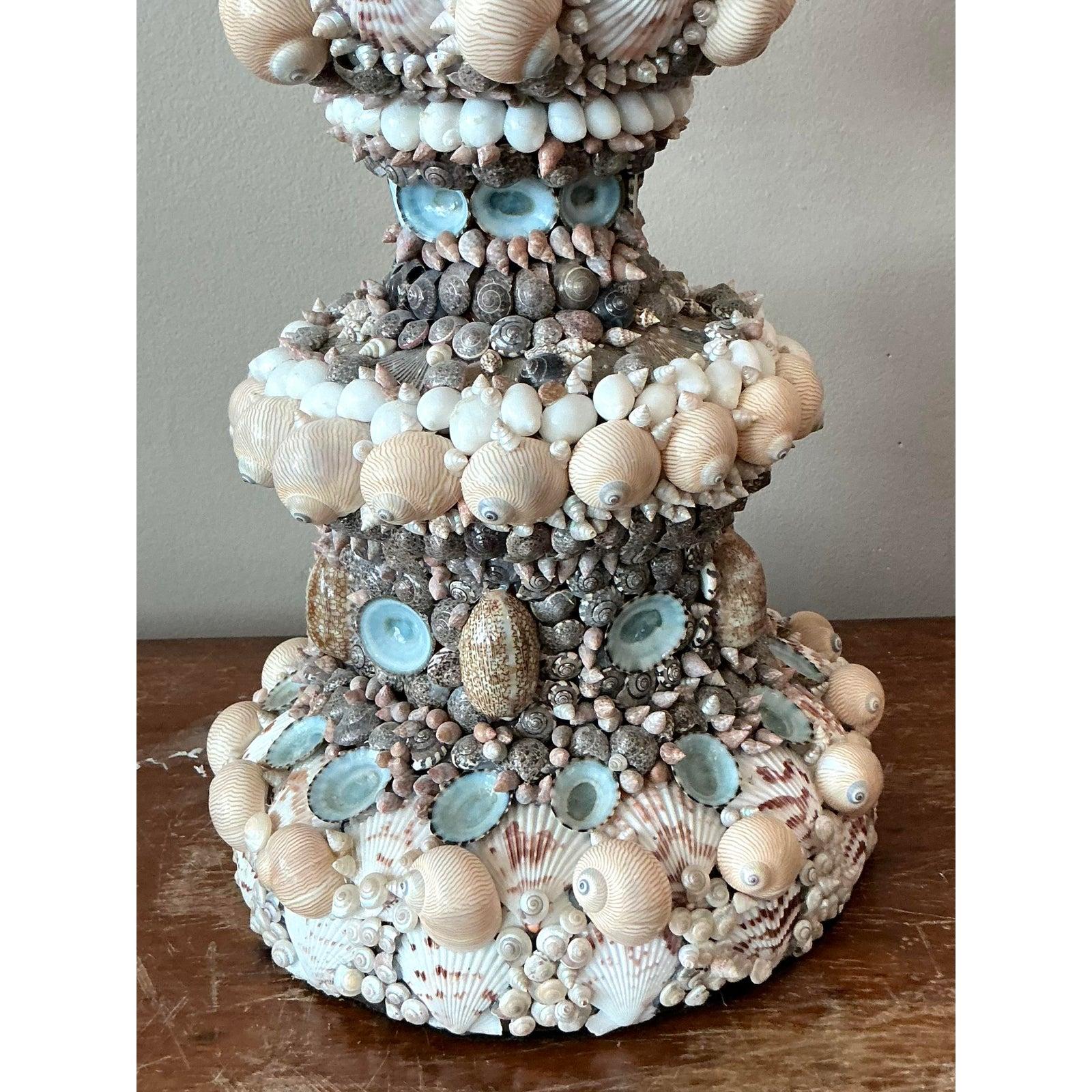 Vintage Coastal Shell Encrusted Lamp In Good Condition For Sale In West Palm Beach, FL