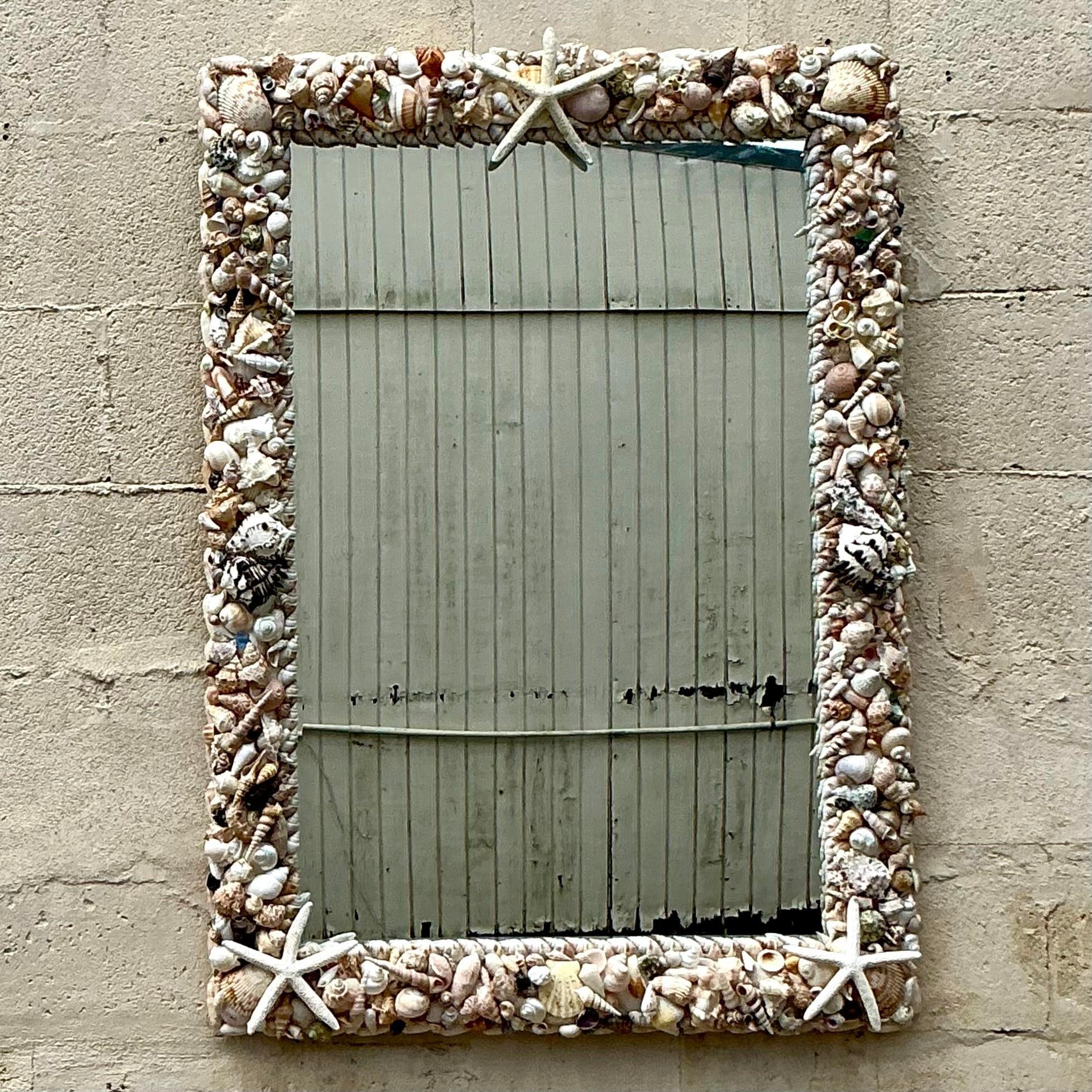 20ième siècle Miroir vintage côtier incrusté de coquillages en vente