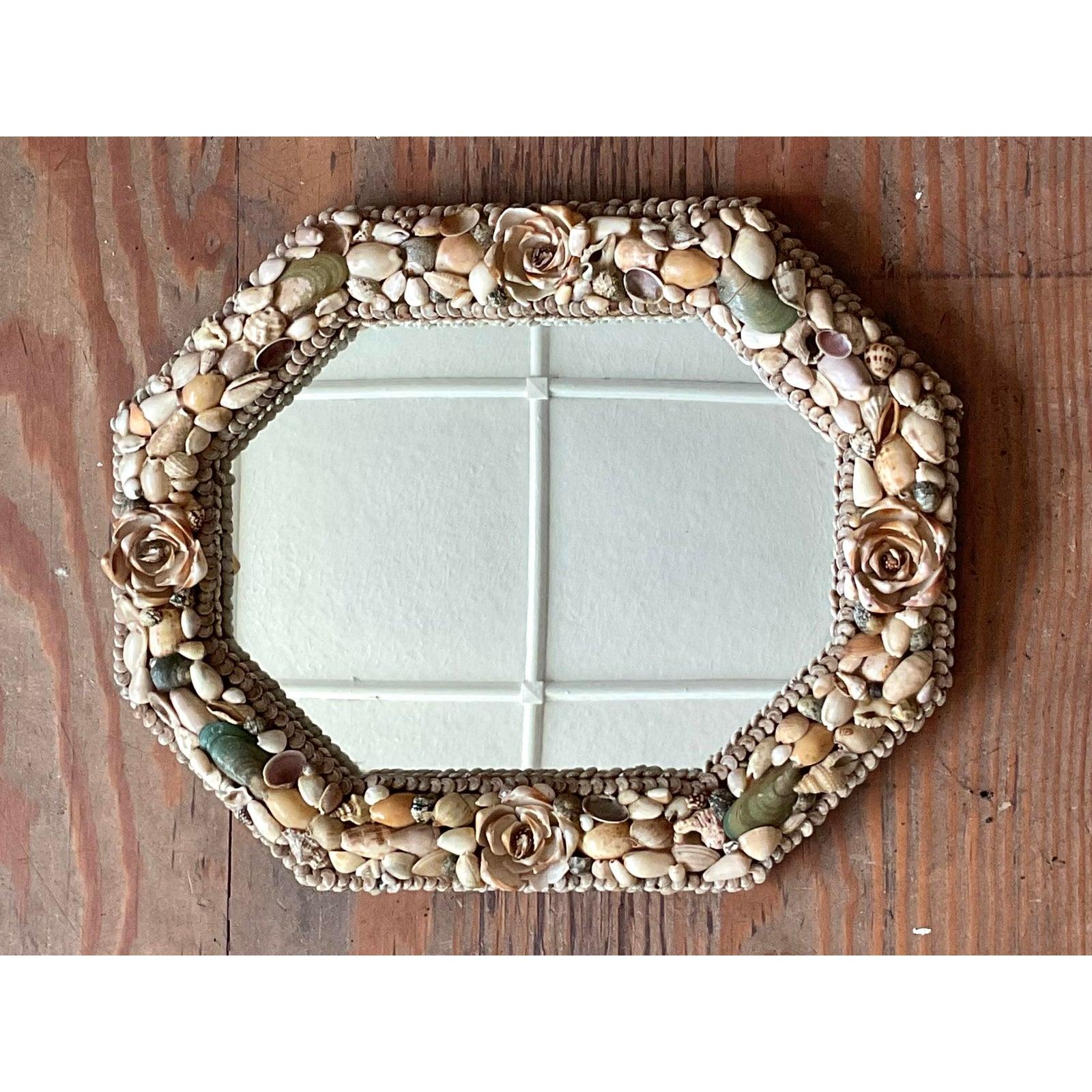 Specchio incrostato di conchiglie costiere vintage In condizioni buone in vendita a West Palm Beach, FL
