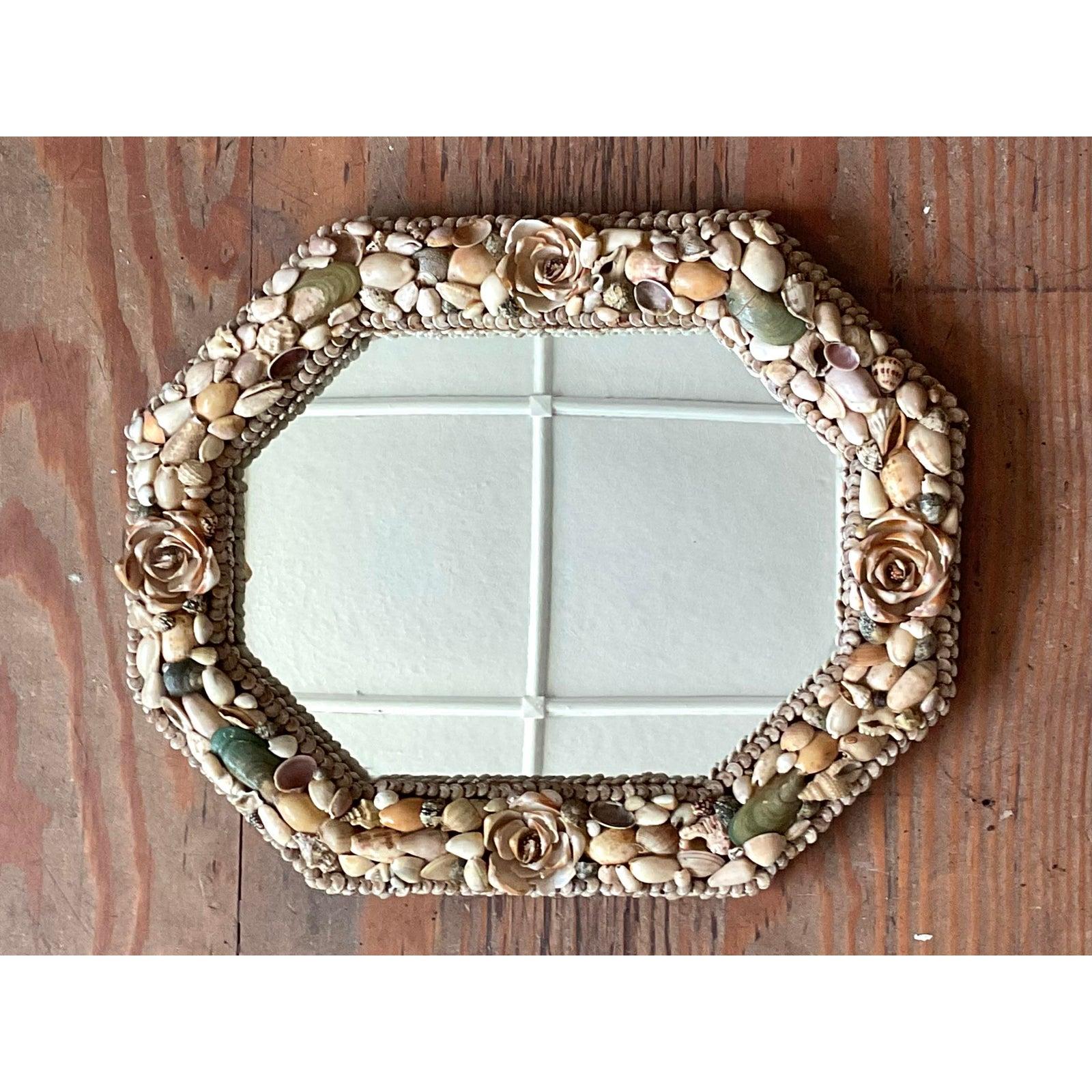XX secolo Specchio incrostato di conchiglie costiere vintage in vendita