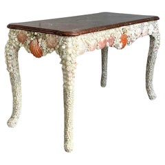 Scrivania costiera vintage con conchiglie incrostate