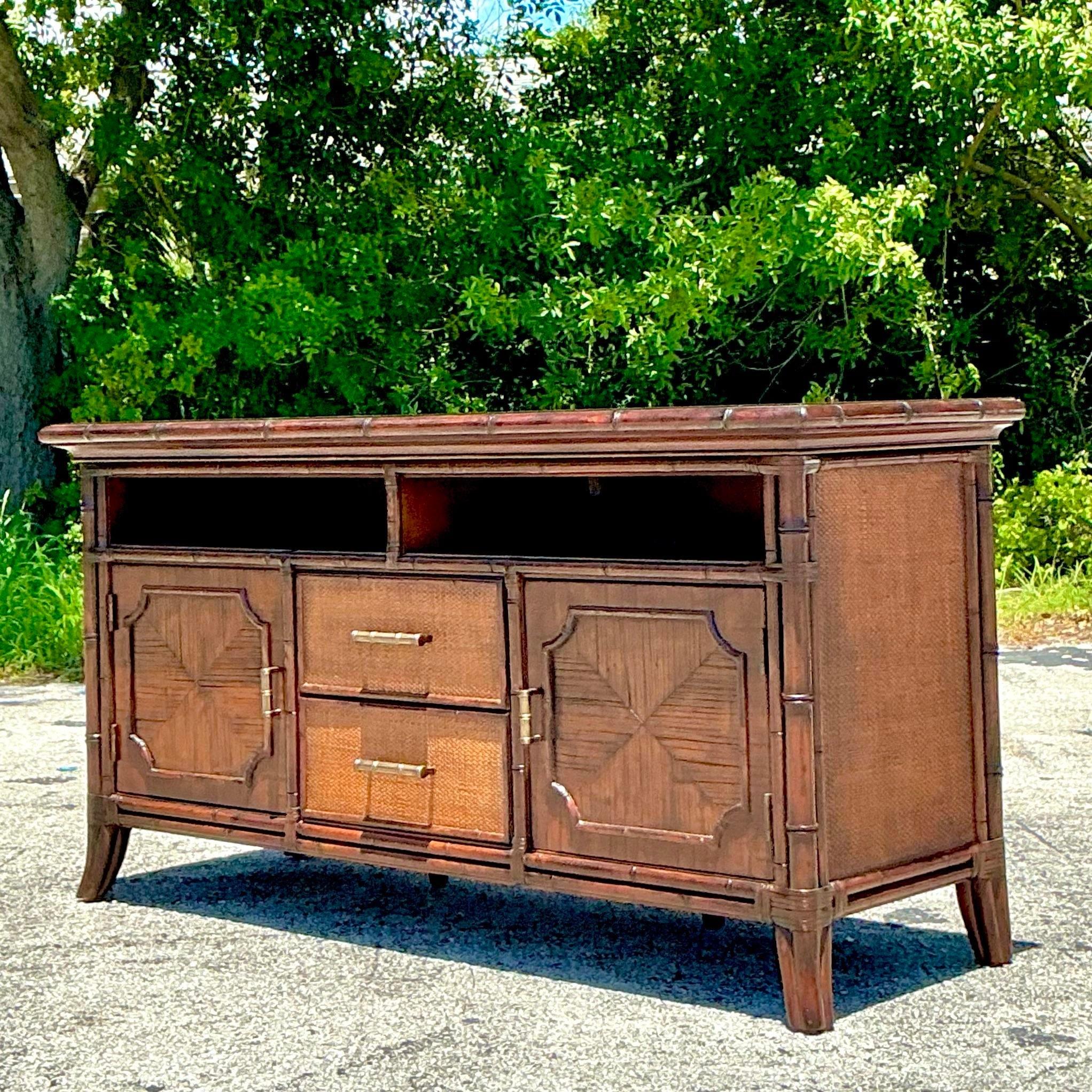 Credenza in rattan con inserti Sligh della Costa d'Epoca in vendita 1