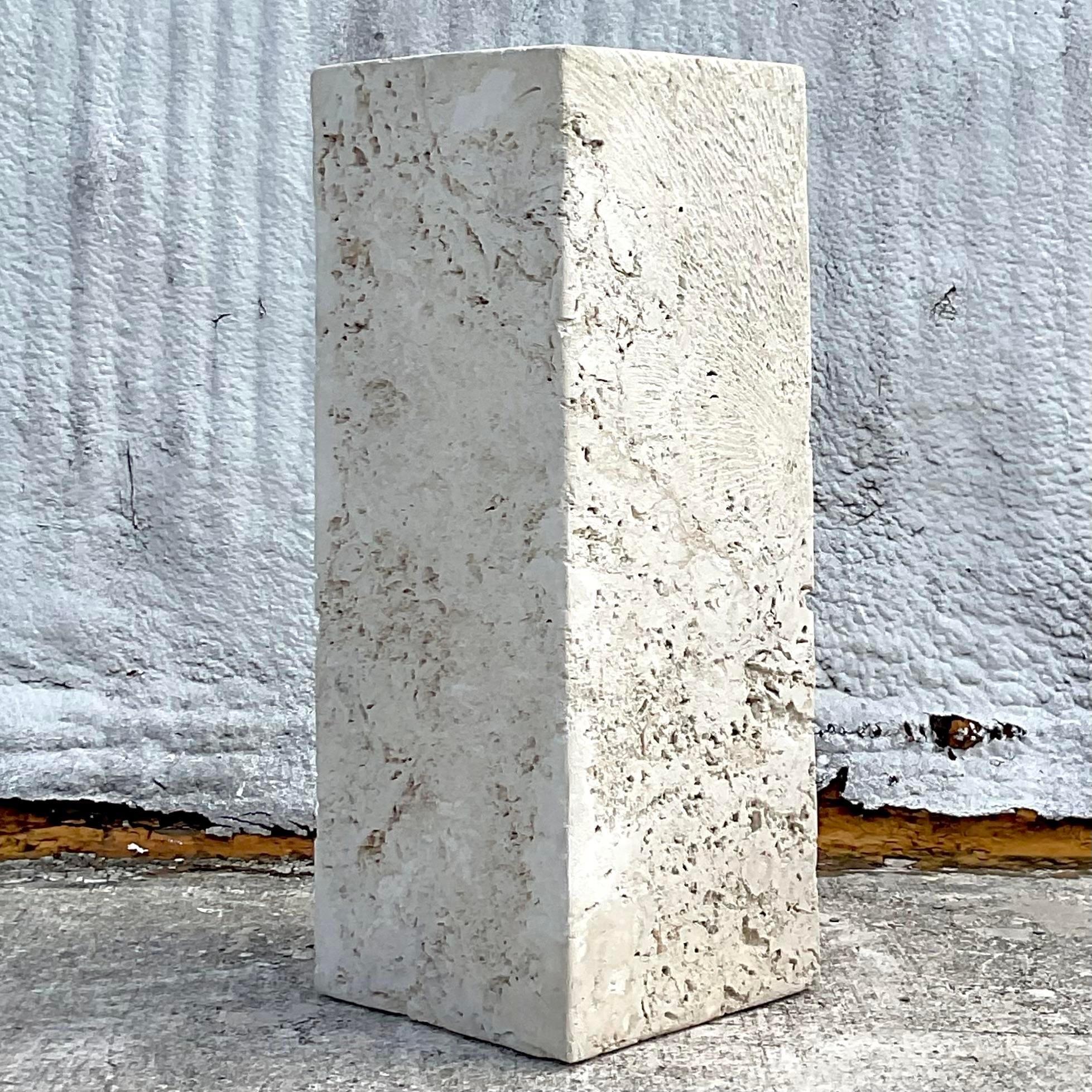 Vintage Coastal Solid Cut Coquina Stone Pedestal (Moderne der Mitte des Jahrhunderts) im Angebot