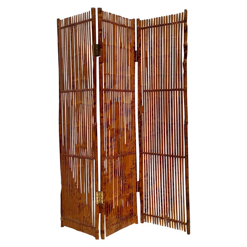 Foldable Reeded Wood Vintage Coastal Pencil Reed Leaves Folding Screen For Sale at 1stDibs