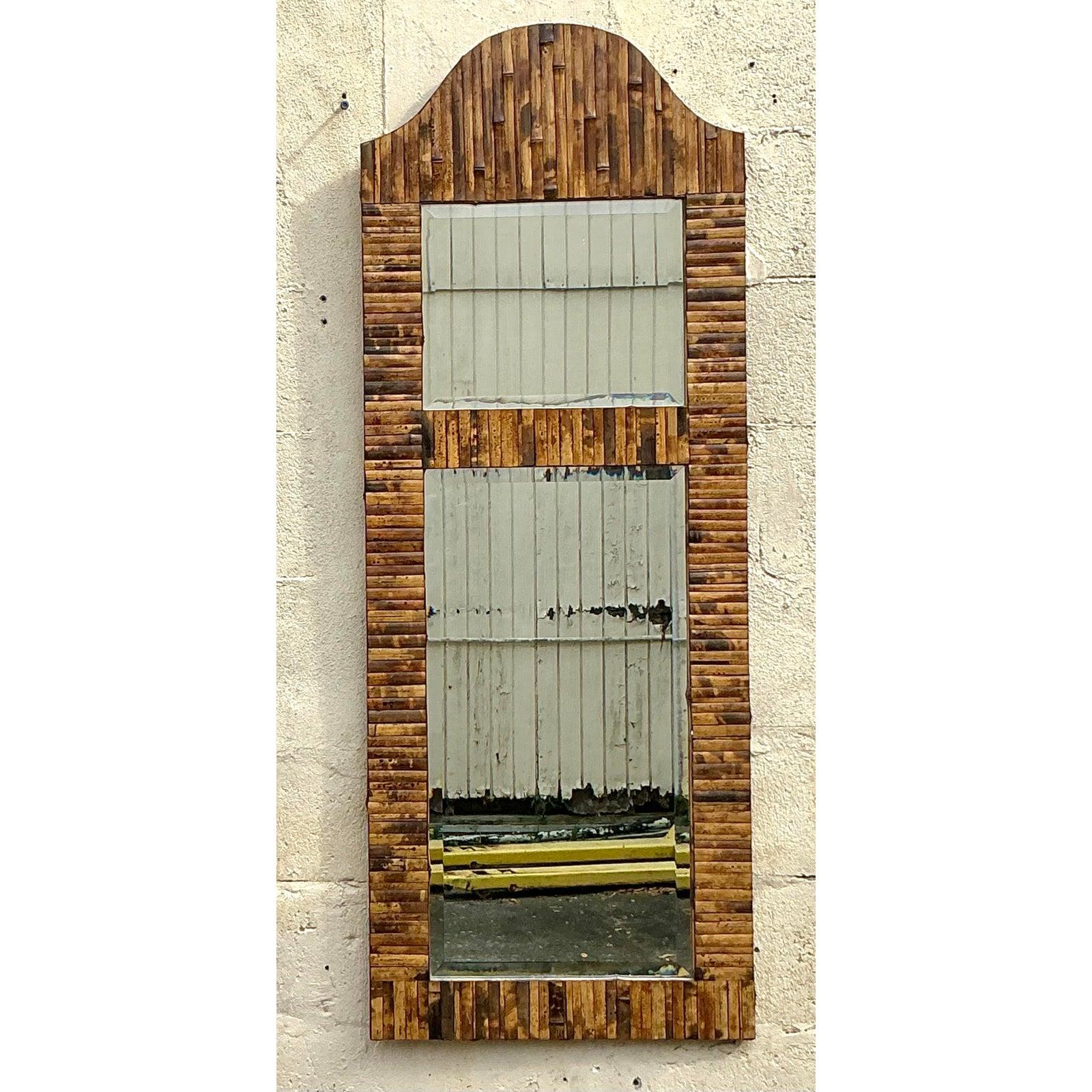 Vieux miroir côtier arqué en rotin fendu Bon état - En vente à west palm beach, FL