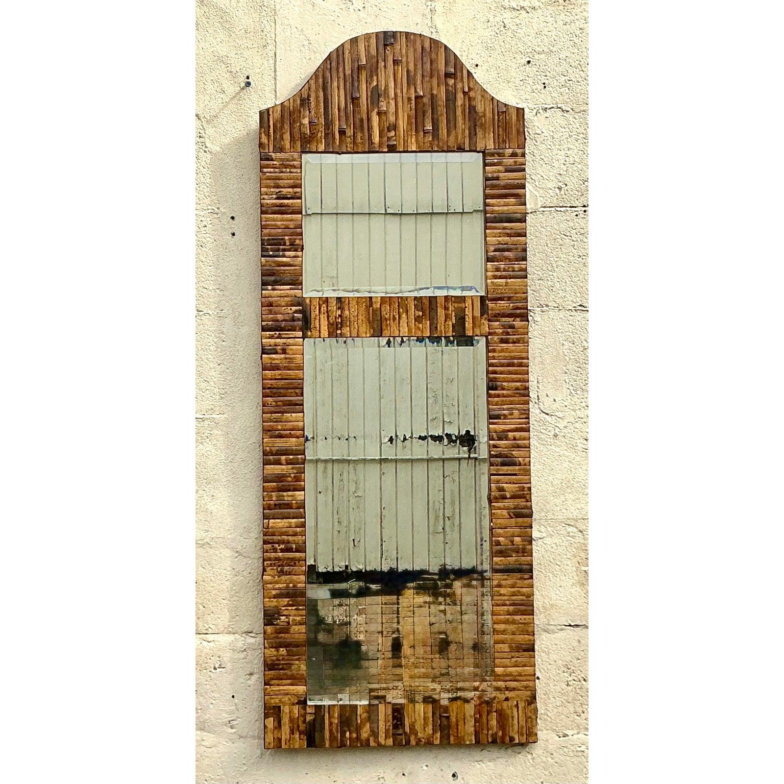 20ième siècle Vieux miroir côtier arqué en rotin fendu en vente