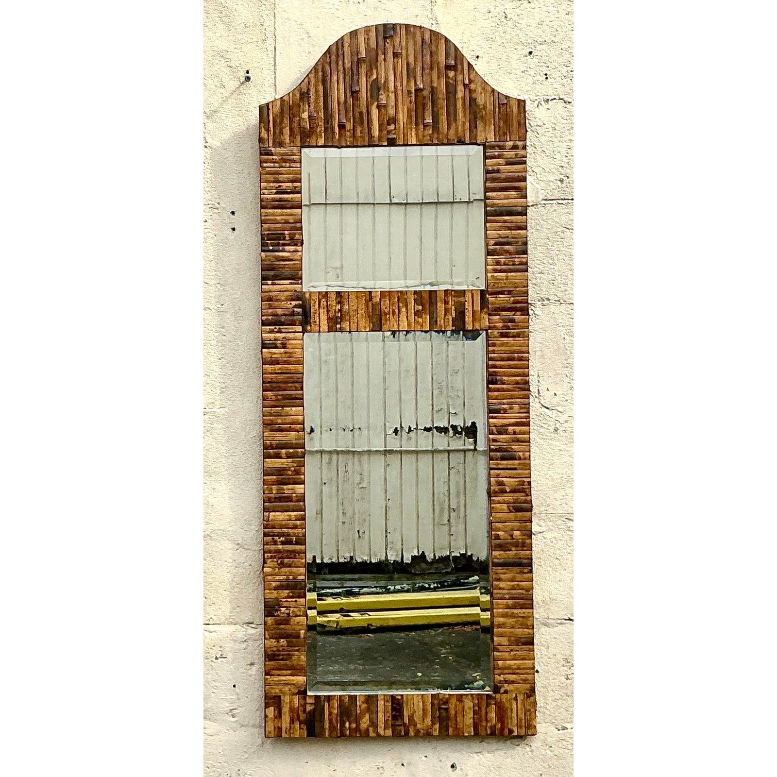 Rotin Vieux miroir côtier arqué en rotin fendu en vente