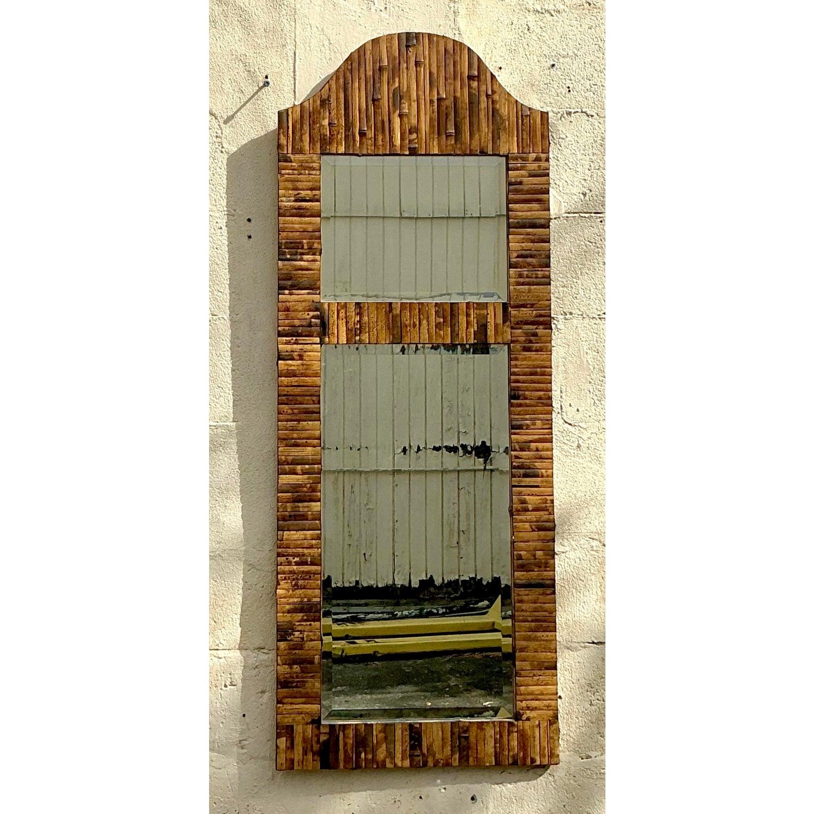 Vieux miroir côtier arqué en rotin fendu en vente 2