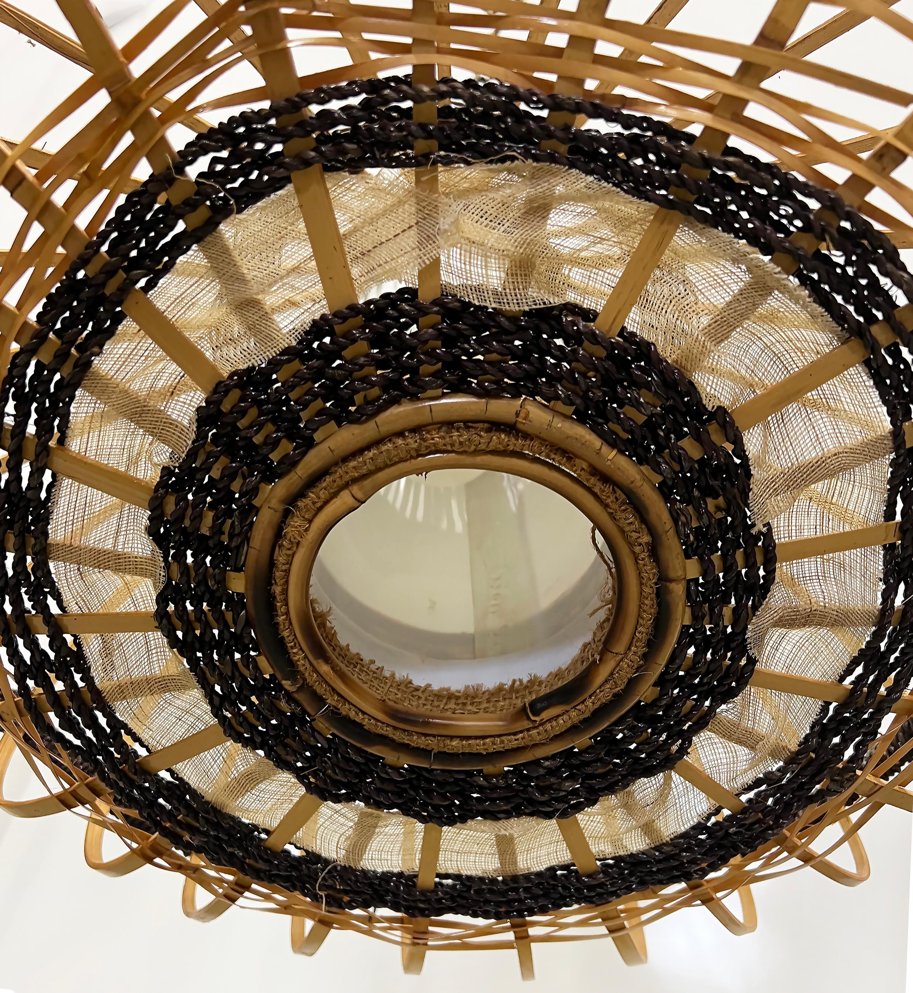 Lámpara colgante Vintage Coastal Split Rattan Reed Teardrop en Bueno estado para la venta en Miami, FL