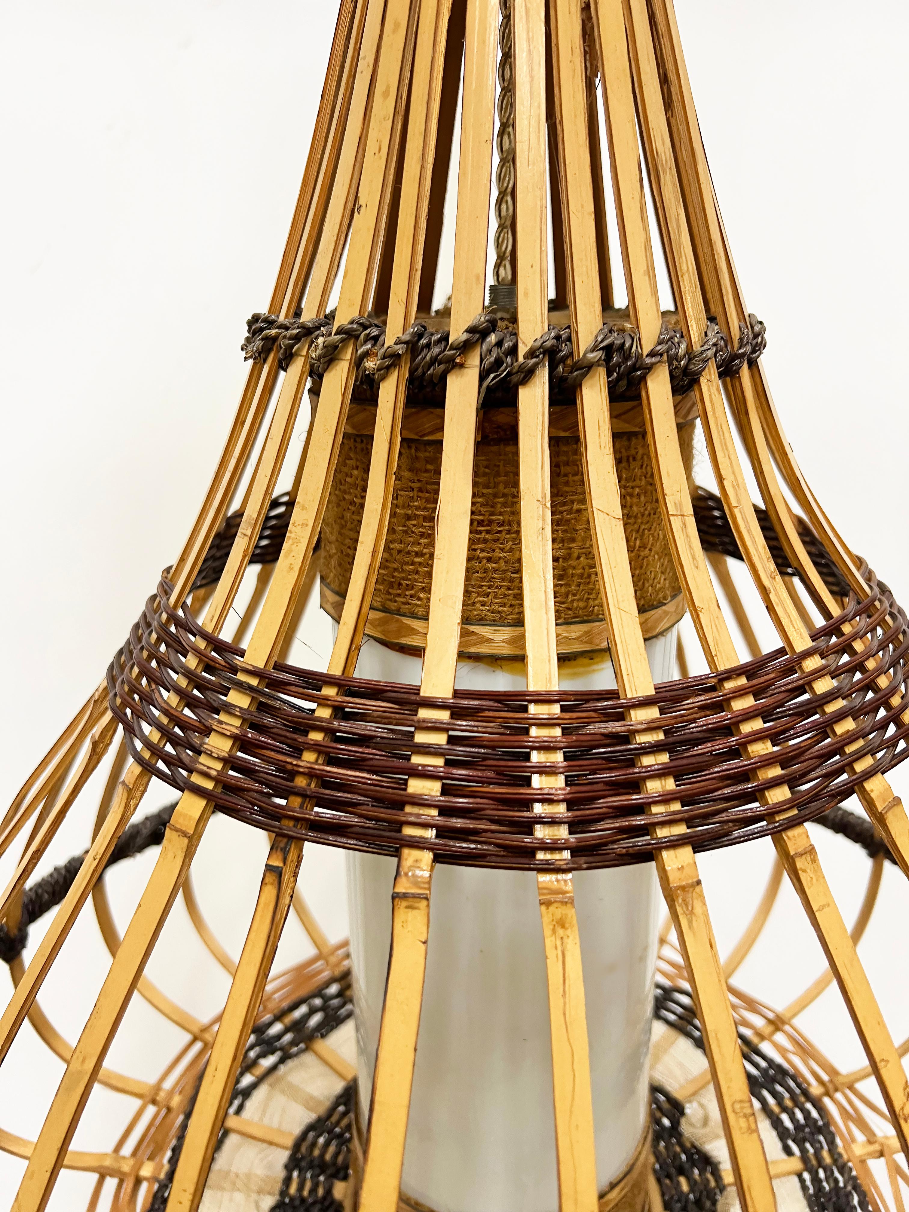 Lámpara colgante Vintage Coastal Split Rattan Reed Teardrop siglo XX en venta