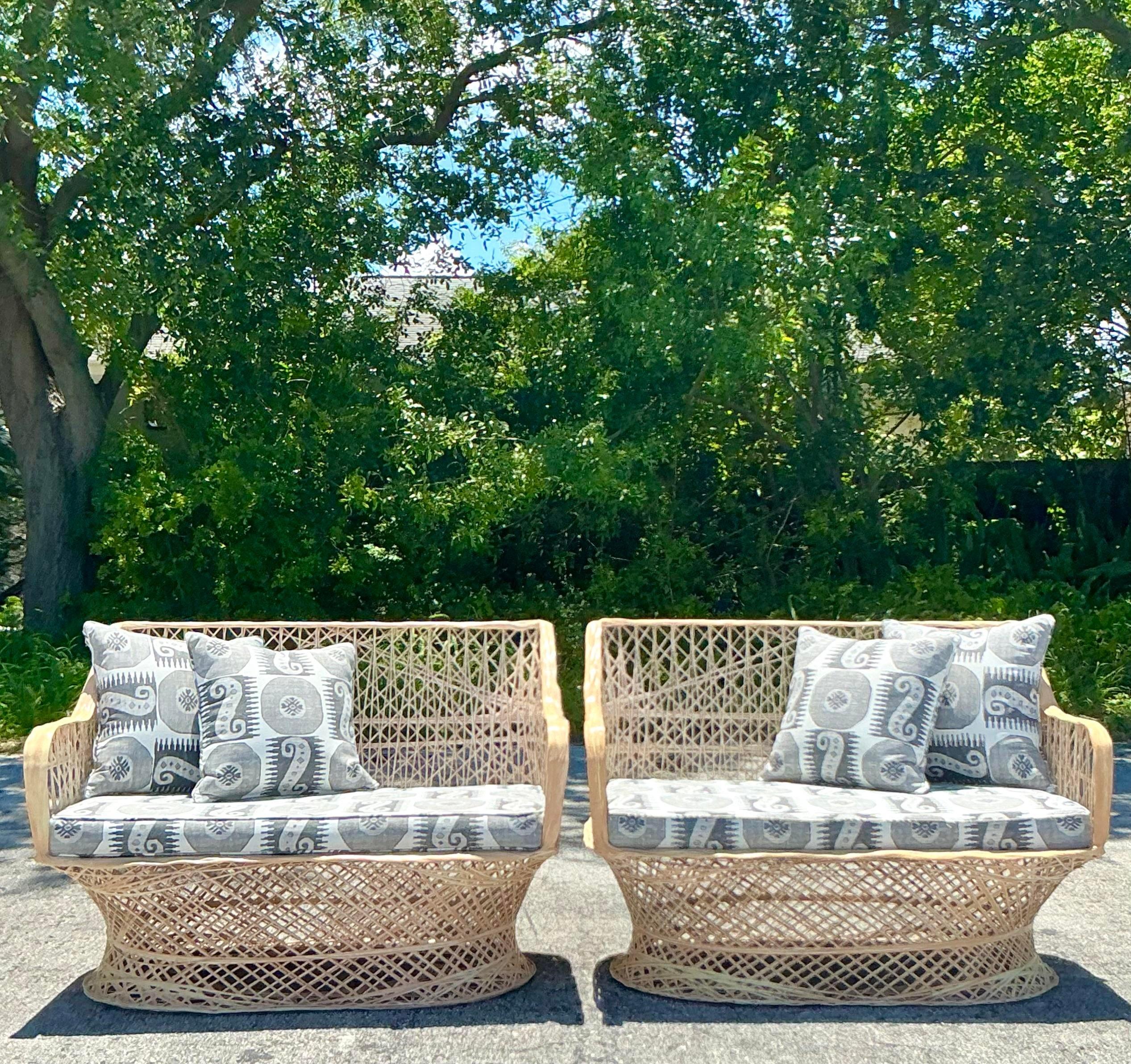Paire de Loveseats Coastal Spun Fiberglass d'après Russell Woodard en vente 1