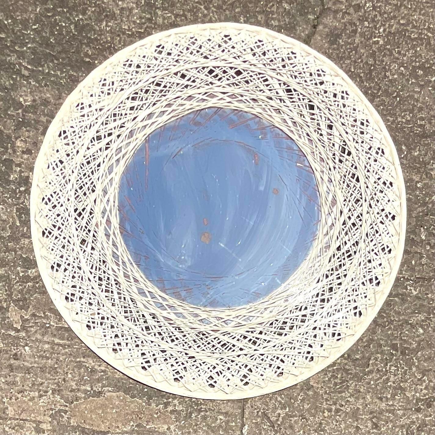 Mid-Century Modern Miroir vintage en fibre de verre filée du côte d'après Russell Woodard en vente
