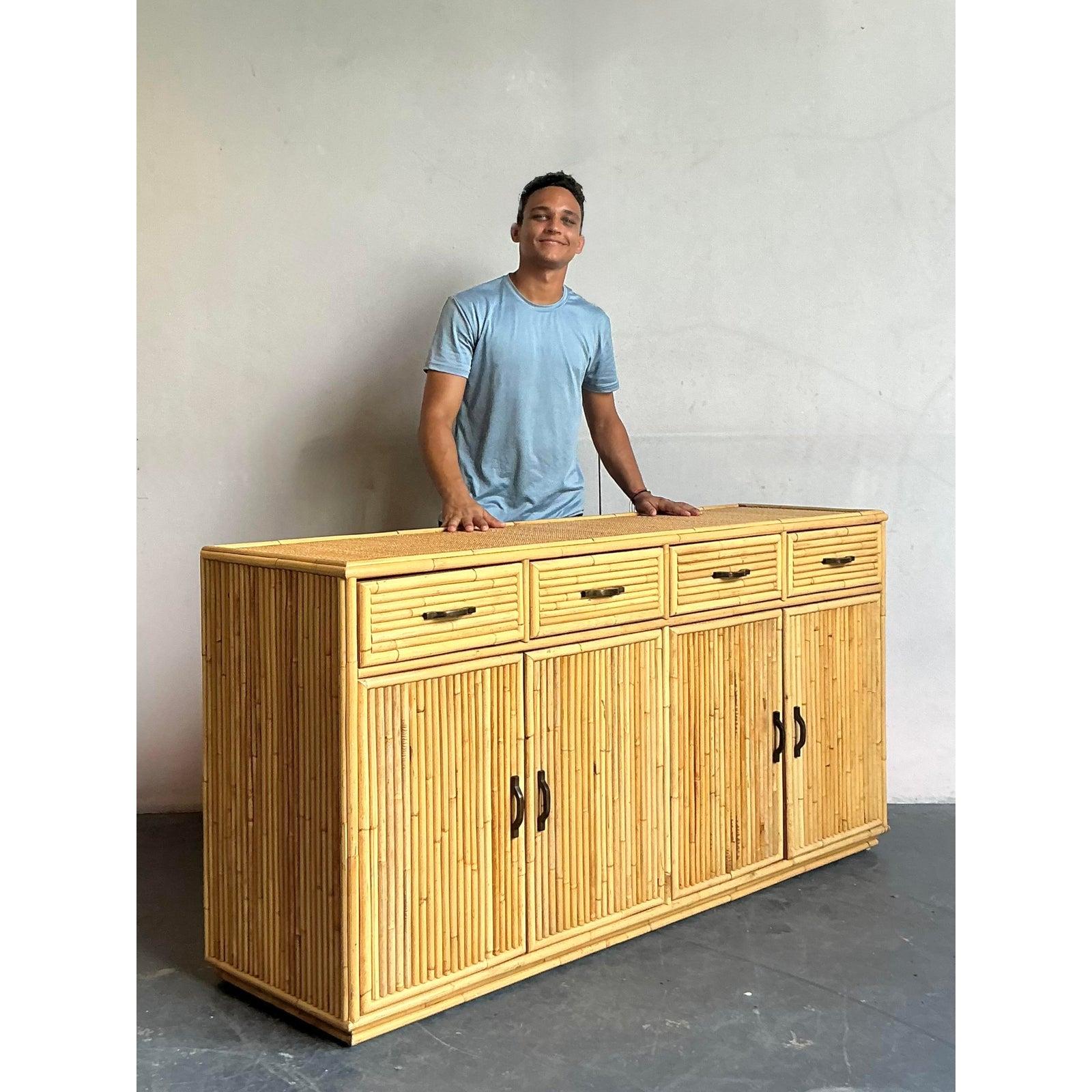 Vintage Coastal Stacked Bamboo Credenza (Bambus) im Angebot