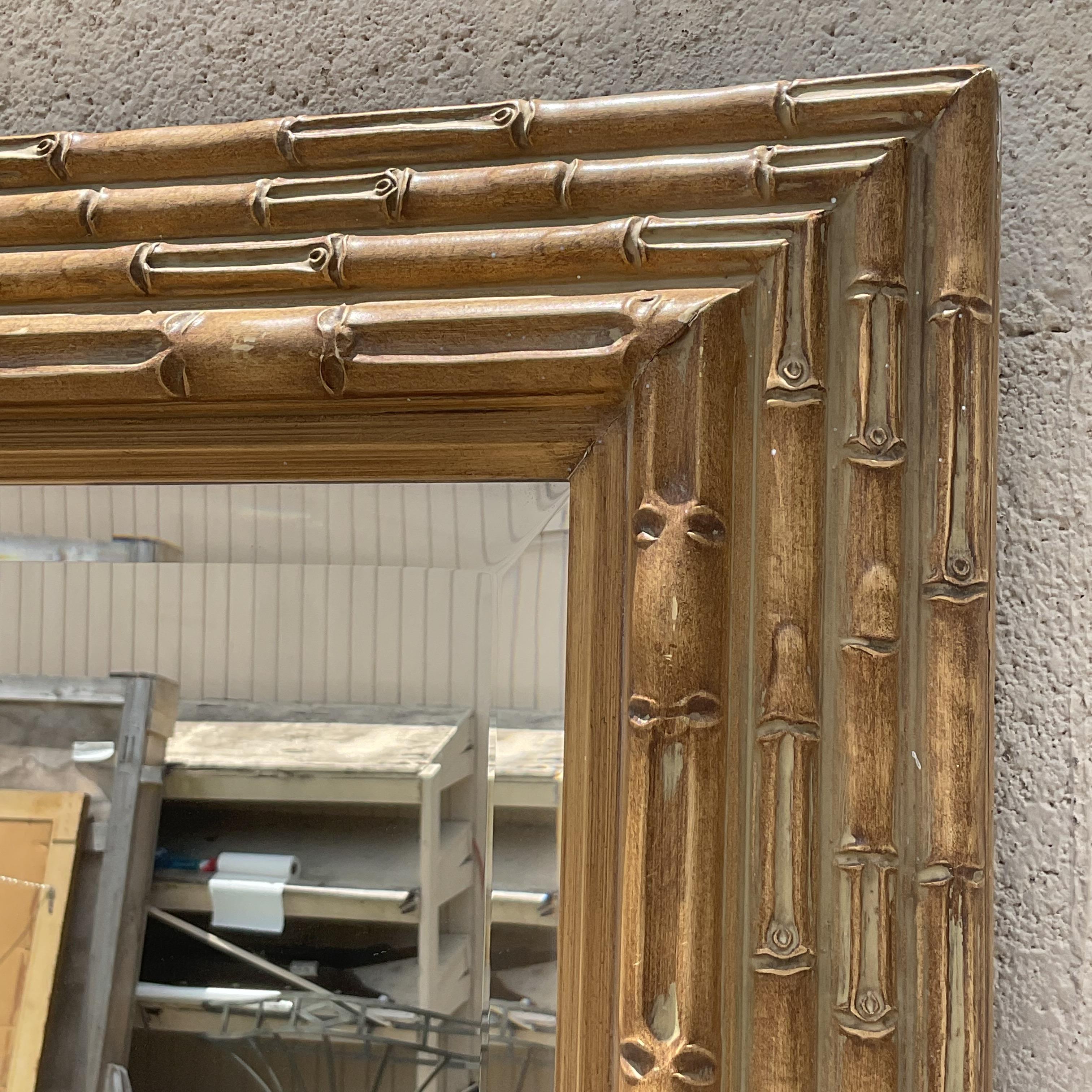 Introduce la elegancia costera con nuestro espejo horizontal de bambú apilado Vintage Coastal de estilo americano. Con un exclusivo marco de bambú apilado, este espejo combina el encanto vintage con un aire costero, perfecto para añadir un toque