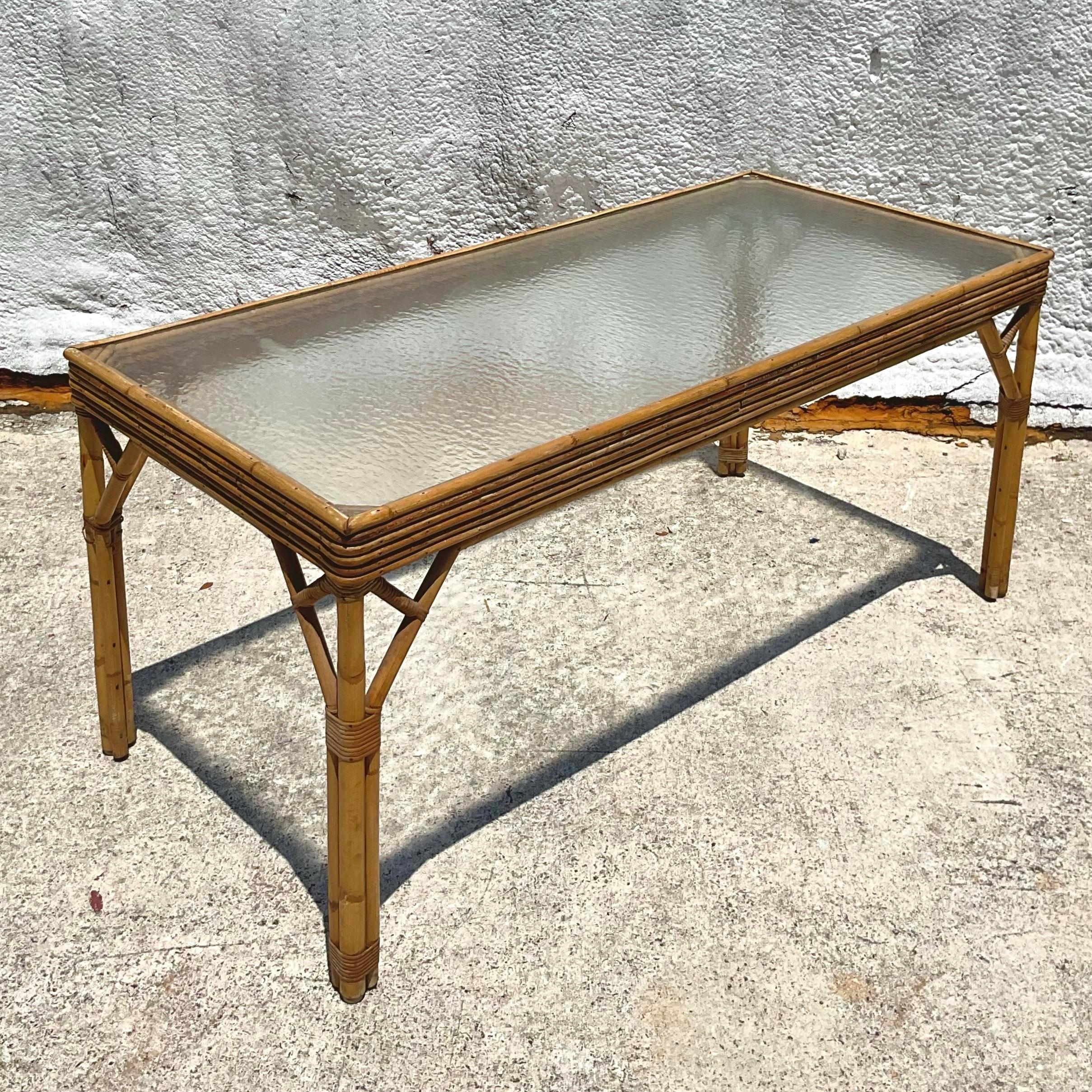 Table de salle à manger en rotin empilé vintage et côtier Bon état - En vente à west palm beach, FL