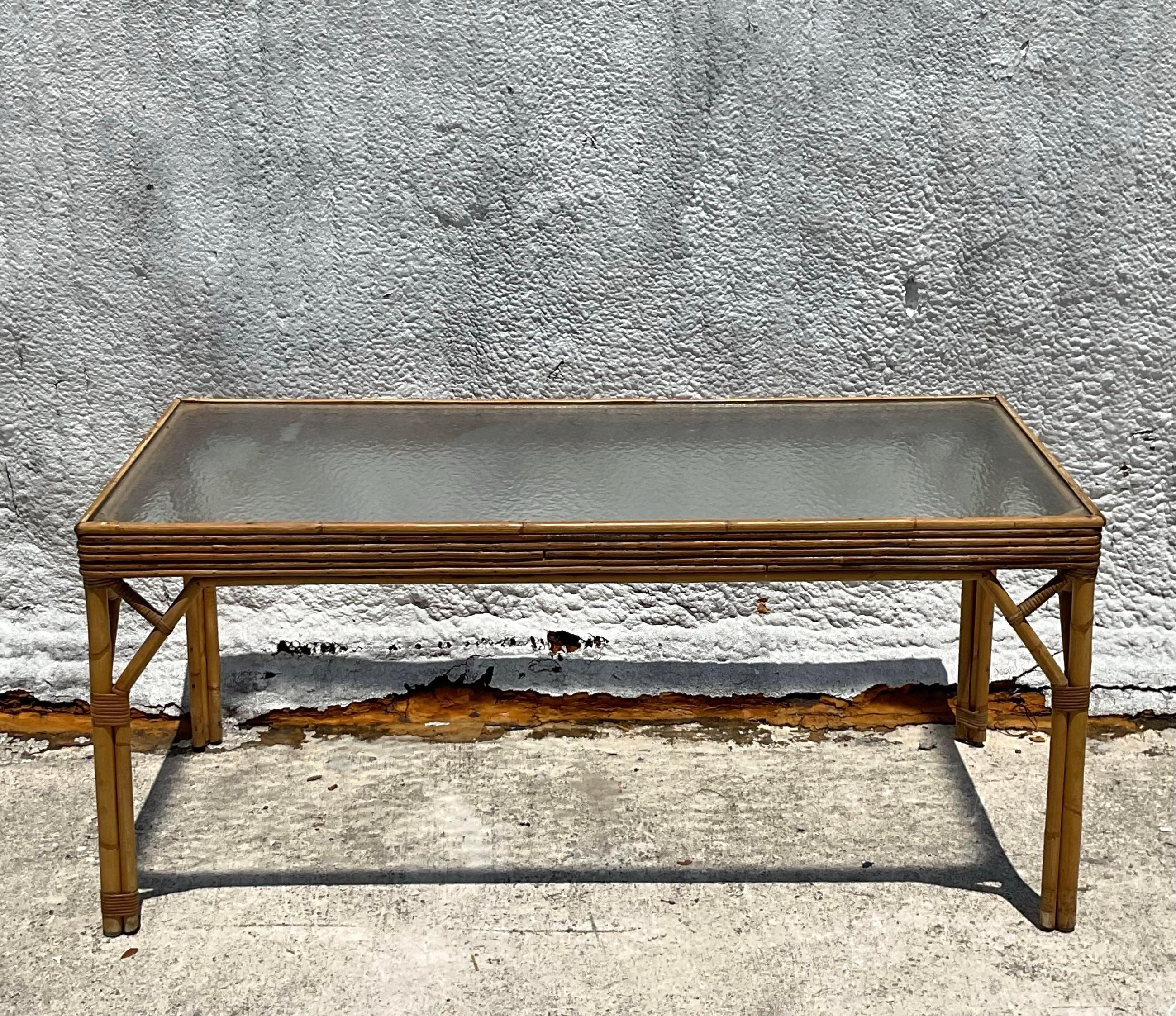Rotin Table de salle à manger en rotin empilé vintage et côtier en vente