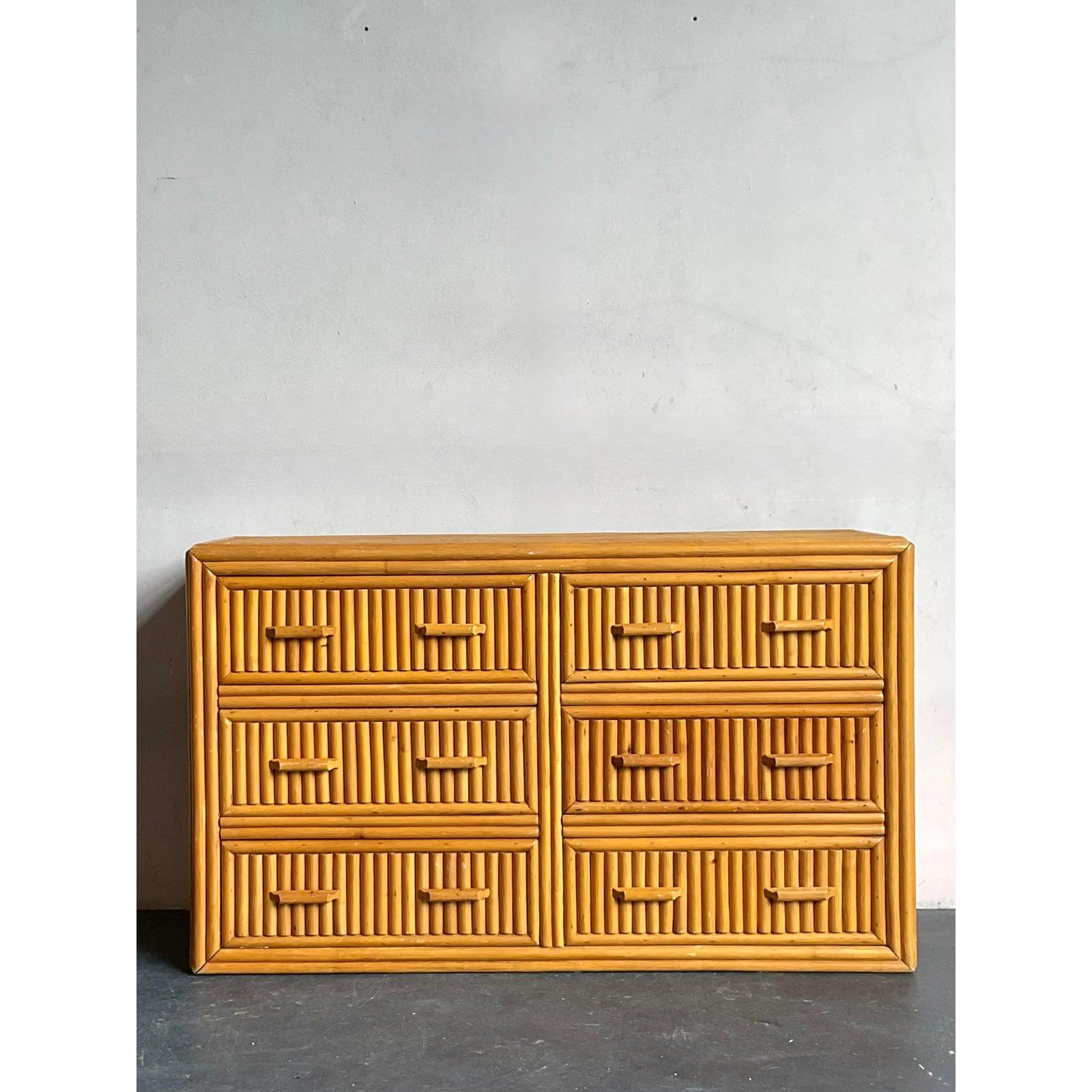 Comò a sei cassetti in rattan impilato vintage Coastal In condizioni buone in vendita a West Palm Beach, FL