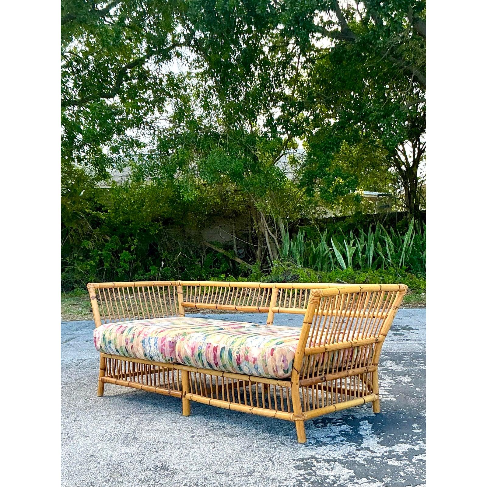Coastal Stick Bambus Loveseat, Vintage (20. Jahrhundert) im Angebot