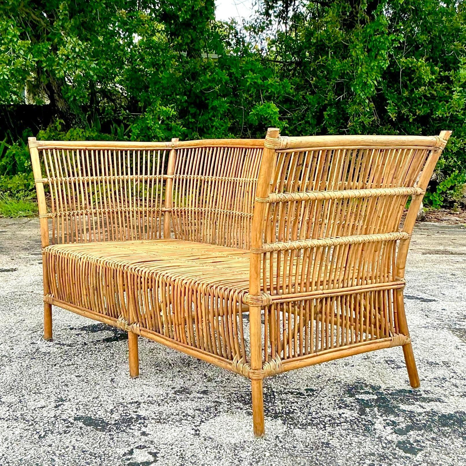 Loveseat de ratán costero vintage en venta 1