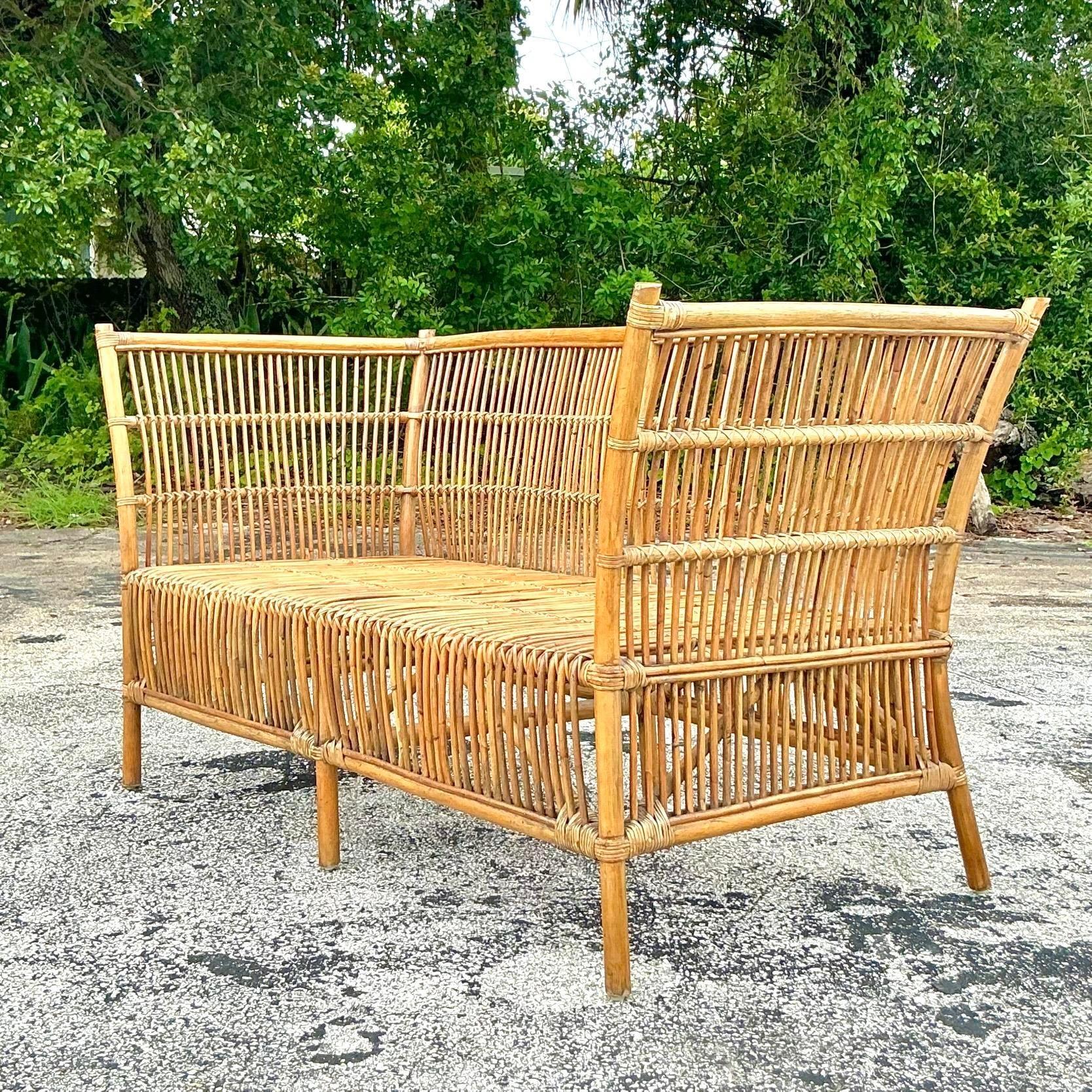 Loveseat de ratán costero vintage en venta 3