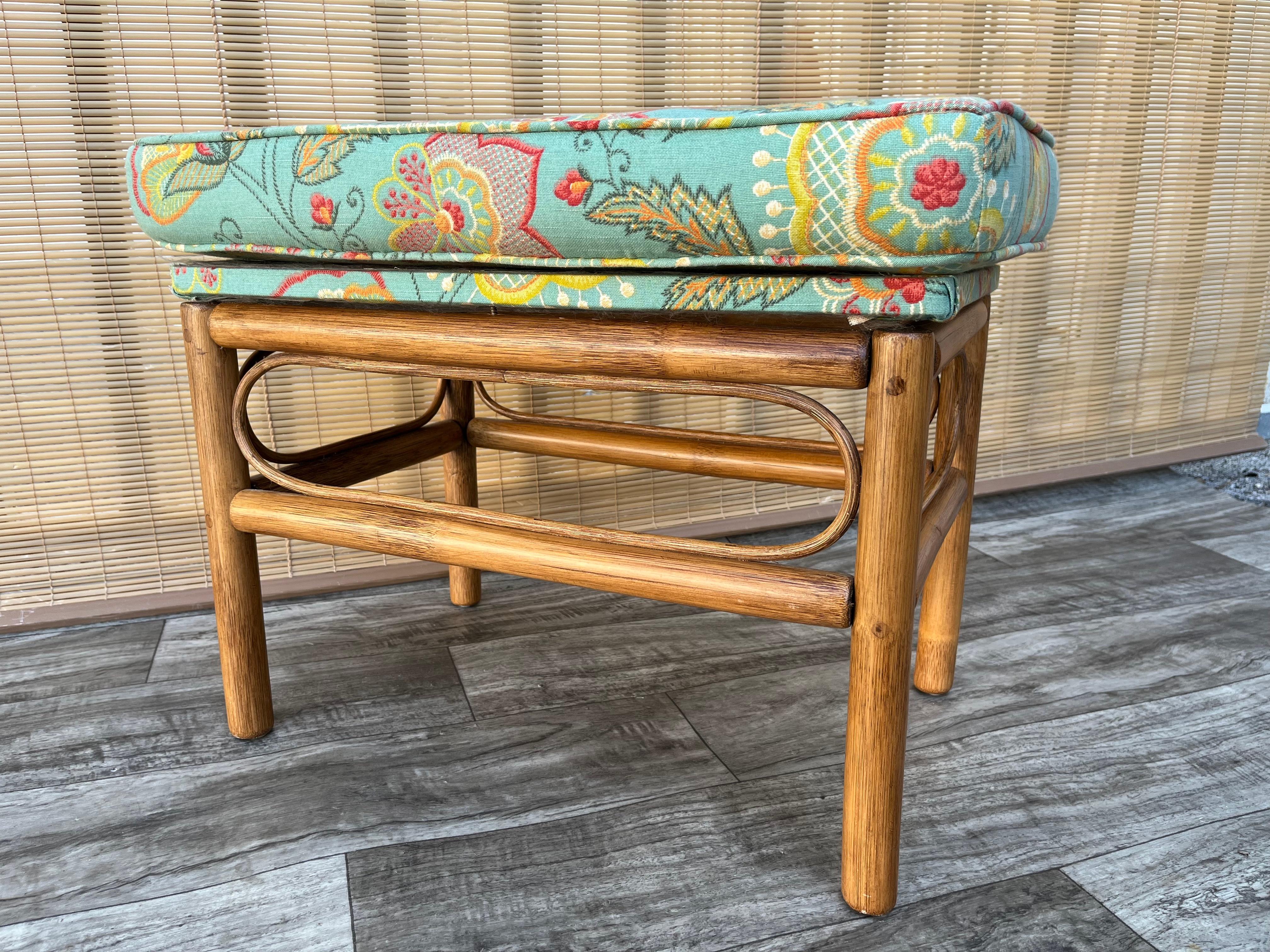 Vintage Coastal Style, Boho Chic Rattan Ottoman / Accent Bench In Good Condition For Sale In Miami, FL