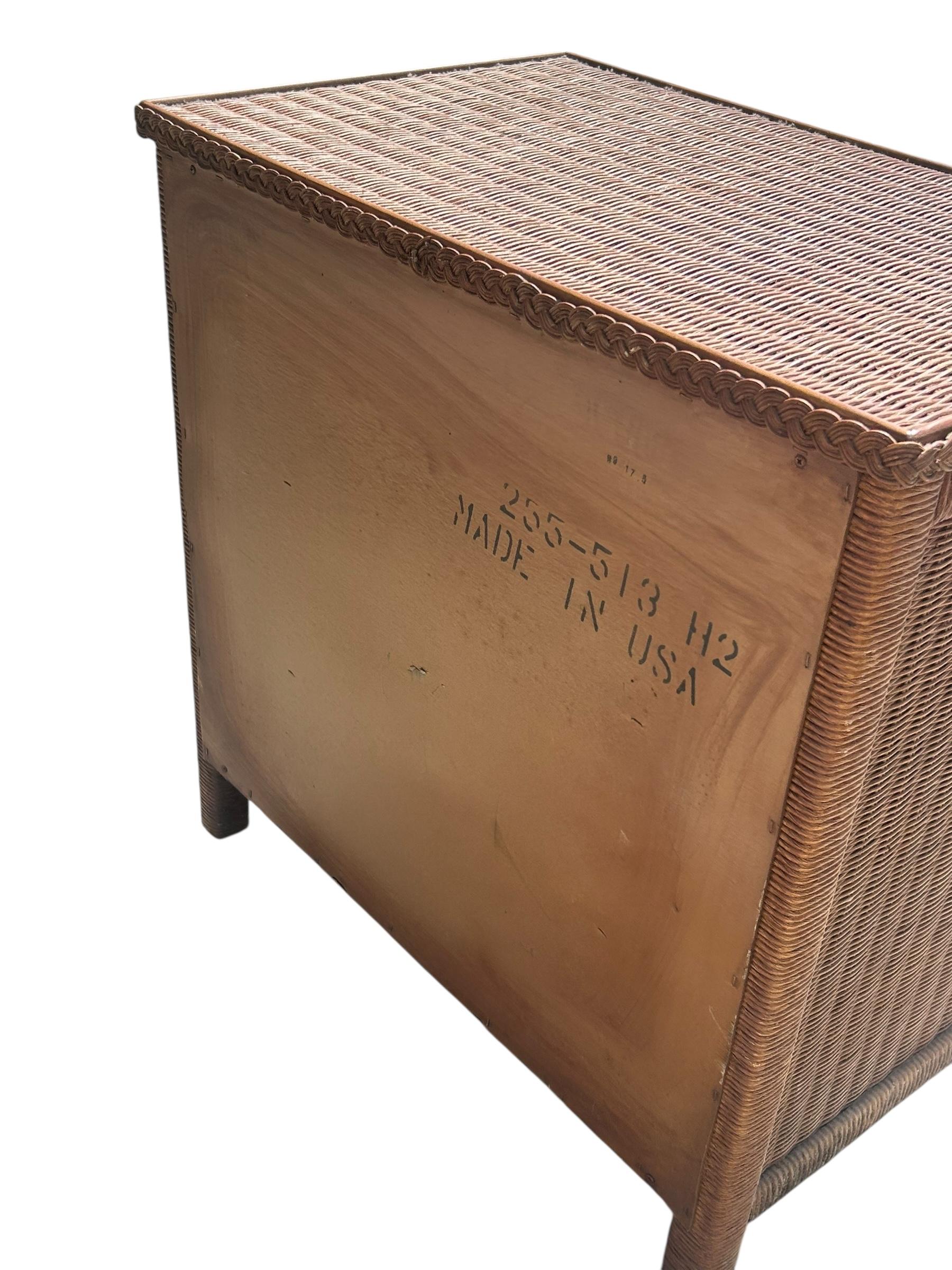 Vintage Coastal Style Wicker Nightstand by Henry Link for Lexington Furniture In Good Condition For Sale In Chapel Hill, NC