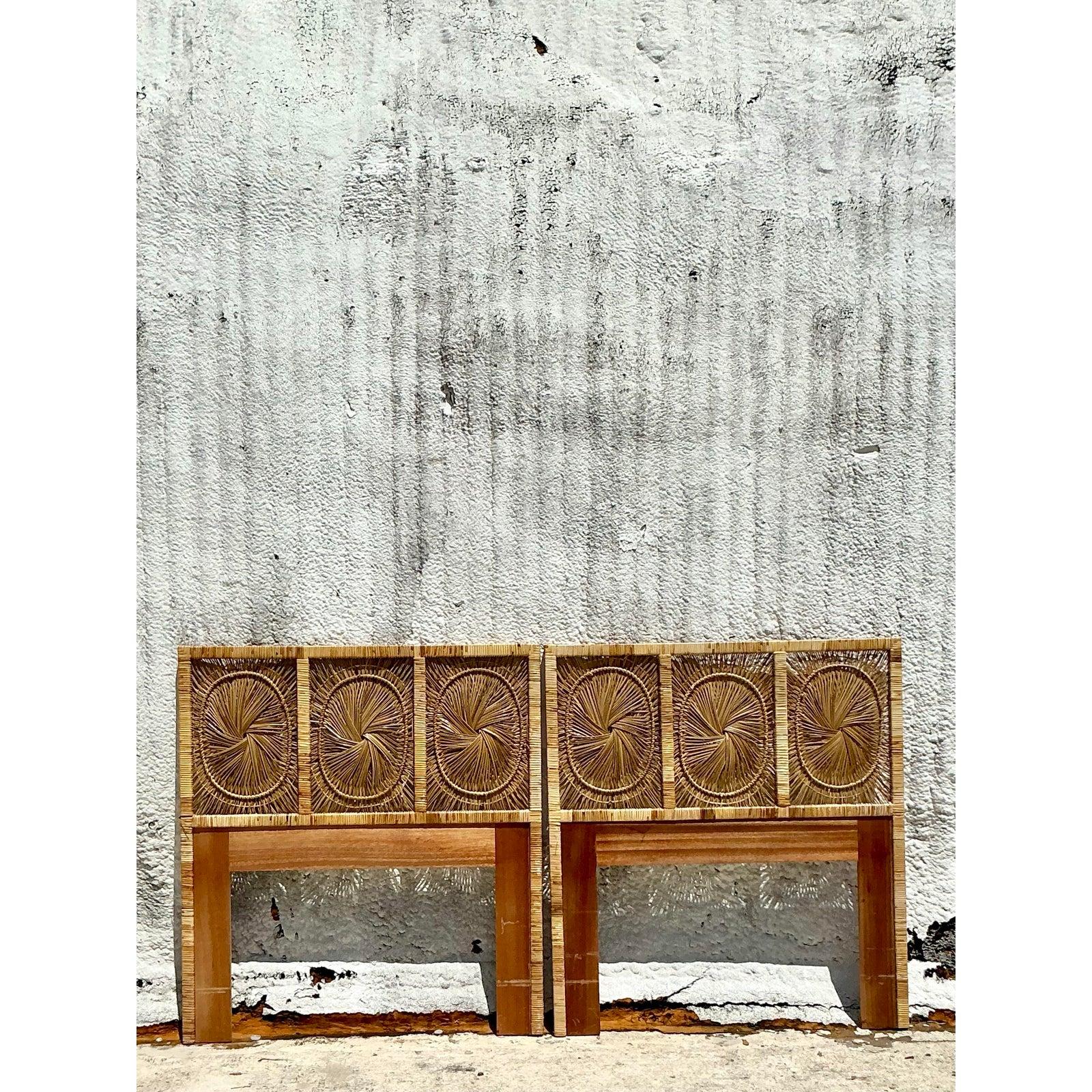 Tête de lit vintage en rotin Sunburst Coastal - une paire Bon état - En vente à West Palm Beach, FL