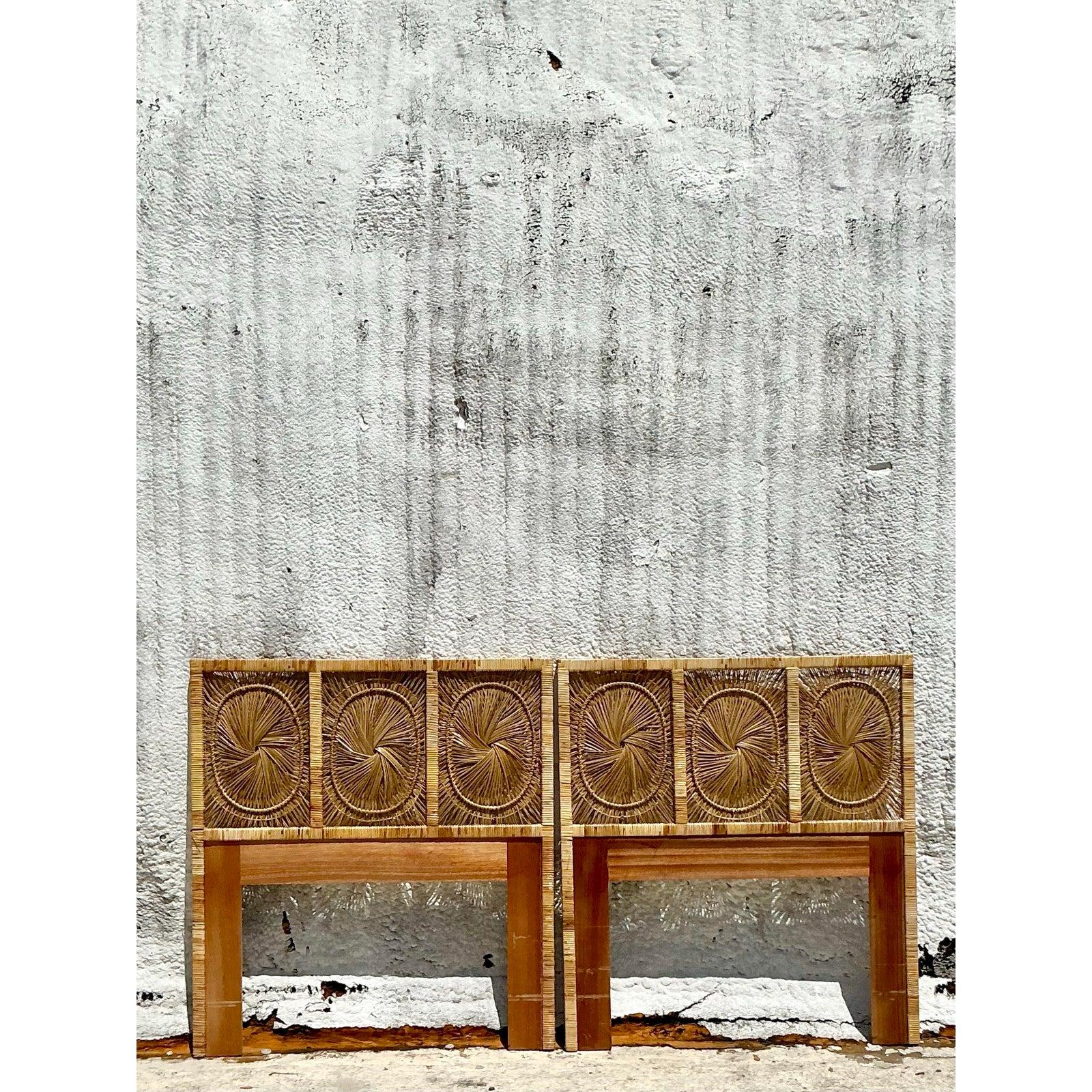 Bambou Tête de lit vintage en rotin Sunburst Coastal - une paire en vente