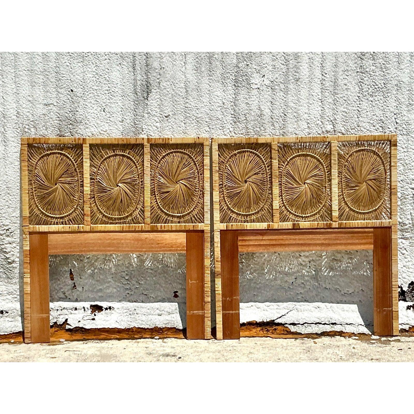 Tête de lit vintage en rotin Sunburst Coastal - une paire en vente 1