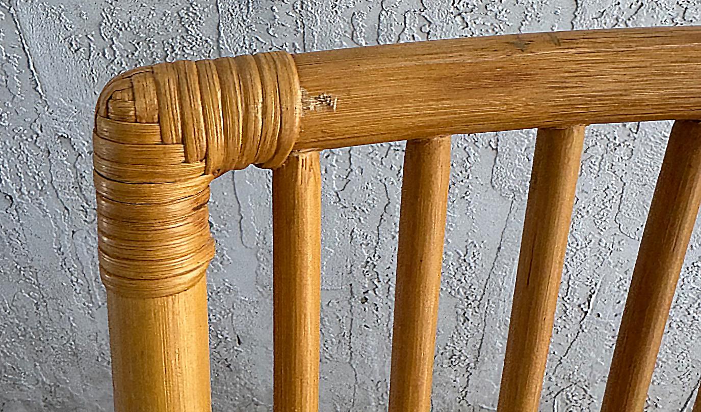 Vintage Coastal Rattan-Stuhl mit hoher Rückenlehne und hoher Rückenlehne, neu gepolstertes Kissen im Angebot 5