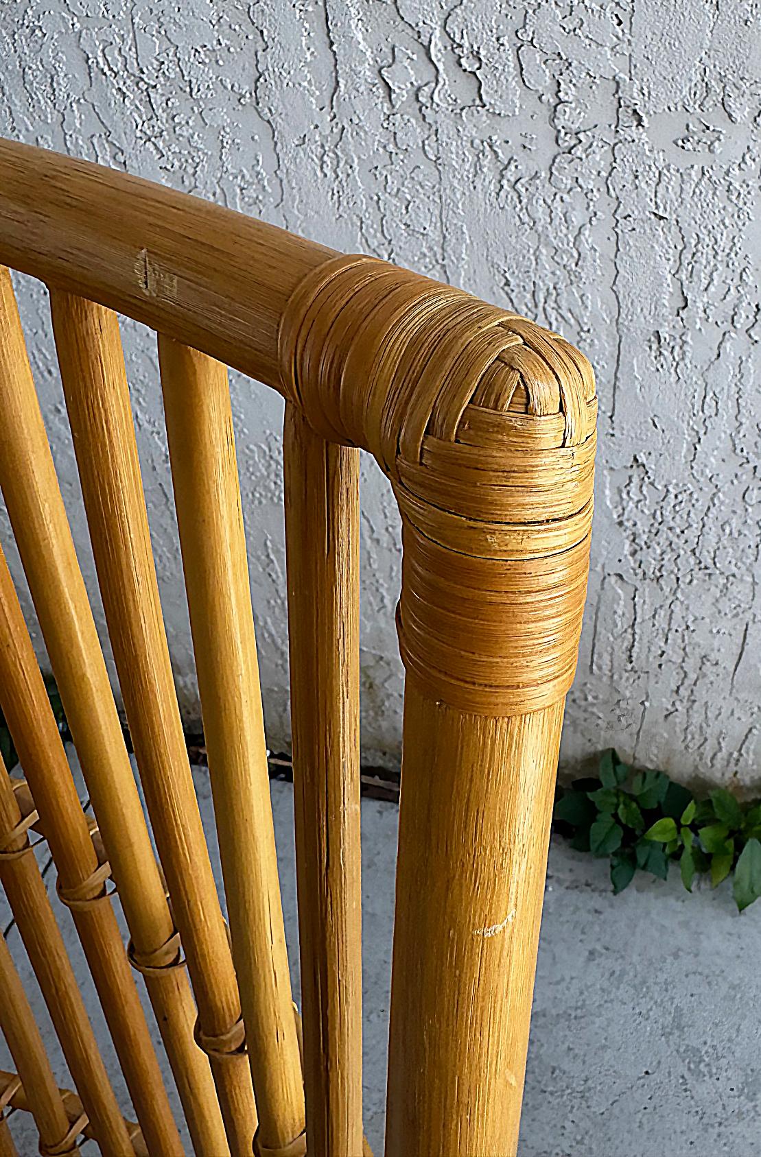 Vintage Coastal Rattan-Stuhl mit hoher Rückenlehne und hoher Rückenlehne, neu gepolstertes Kissen im Angebot 6