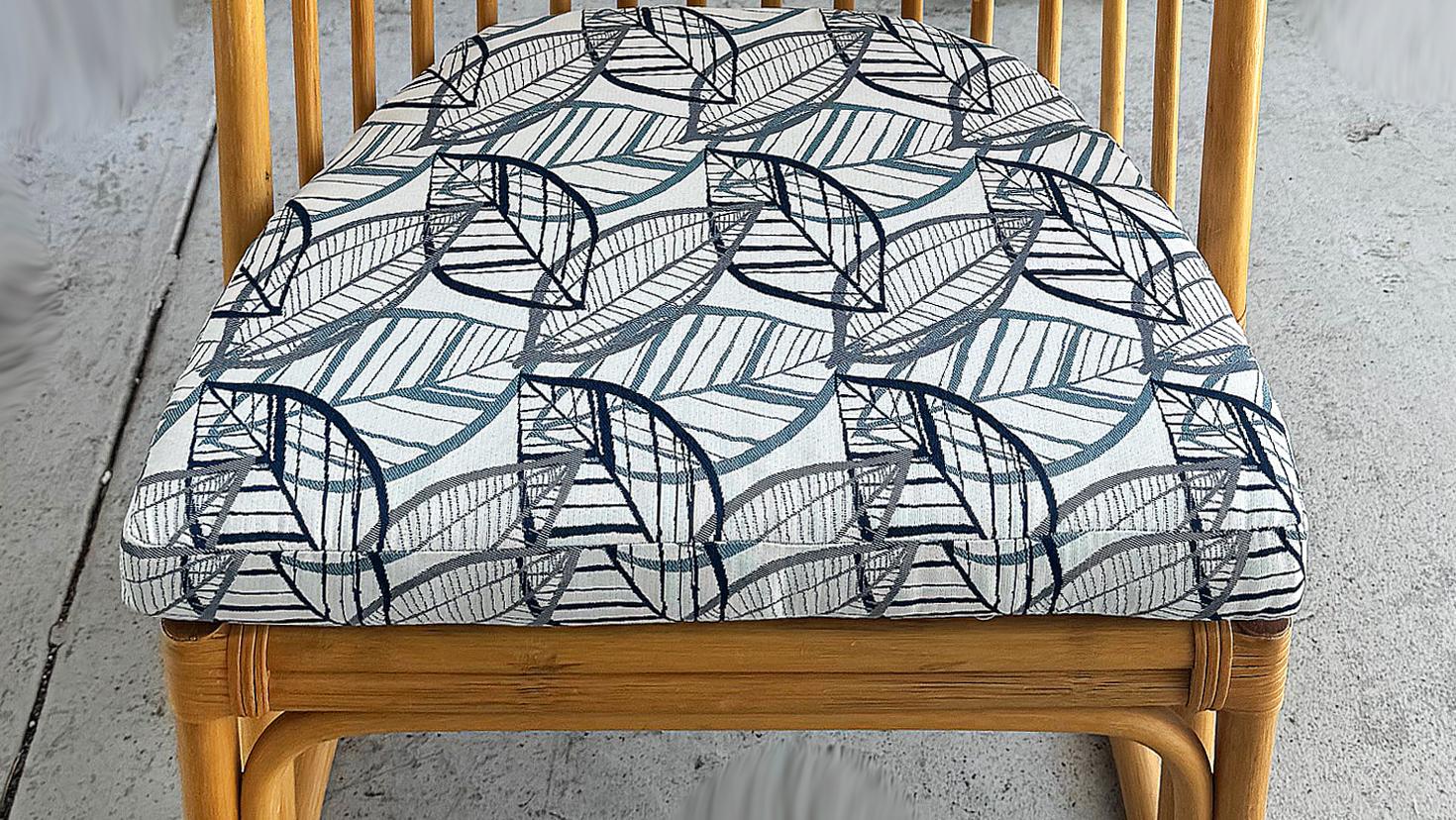 Vintage Coastal Rattan-Stuhl mit hoher Rückenlehne und hoher Rückenlehne, neu gepolstertes Kissen im Angebot 3