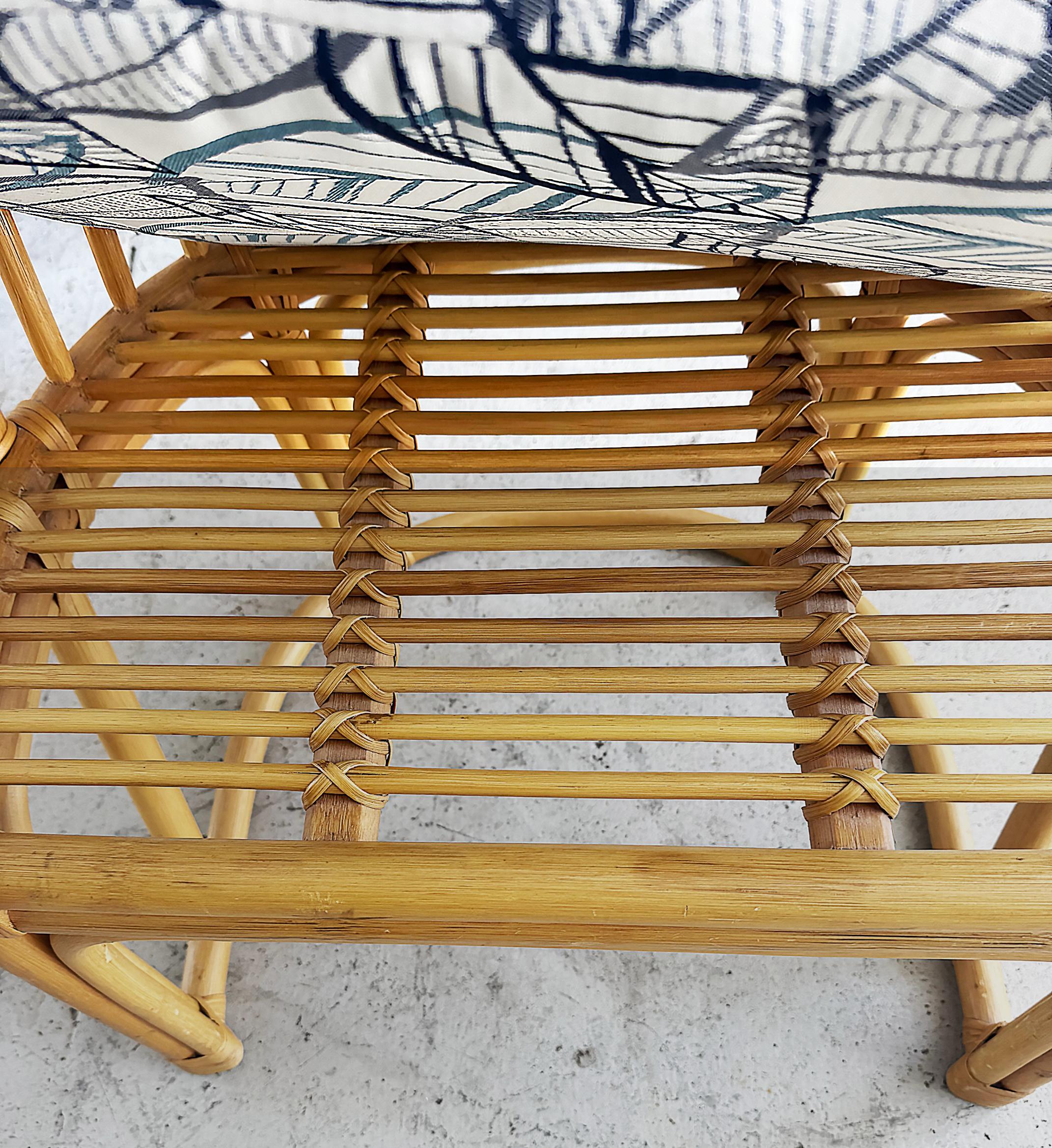 Vintage Coastal Rattan-Stuhl mit hoher Rückenlehne und hoher Rückenlehne, neu gepolstertes Kissen im Angebot 4
