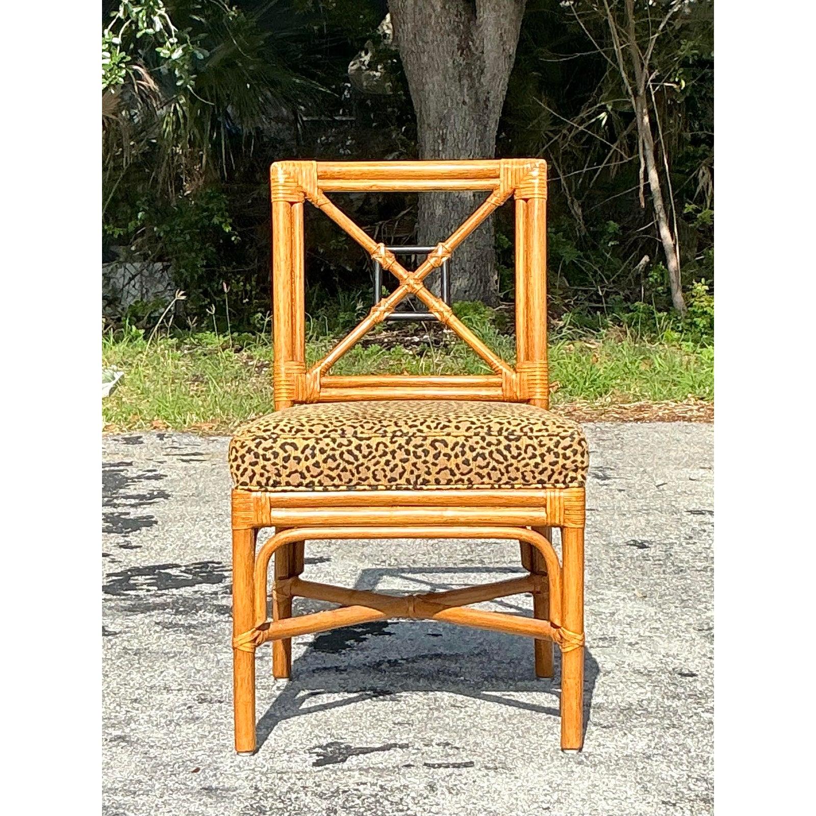 Tissu d'ameublement Chaise en rotin vintage côtière à dossier en forme de cible en vente