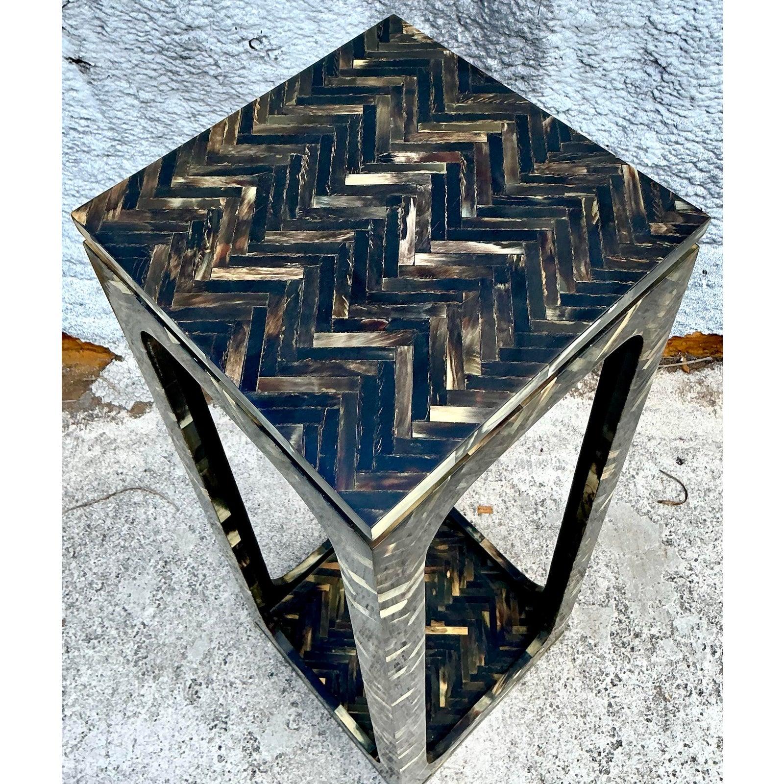 Pedestal de cuerno teselado Vintage Coastal en Bueno estado para la venta en west palm beach, FL
