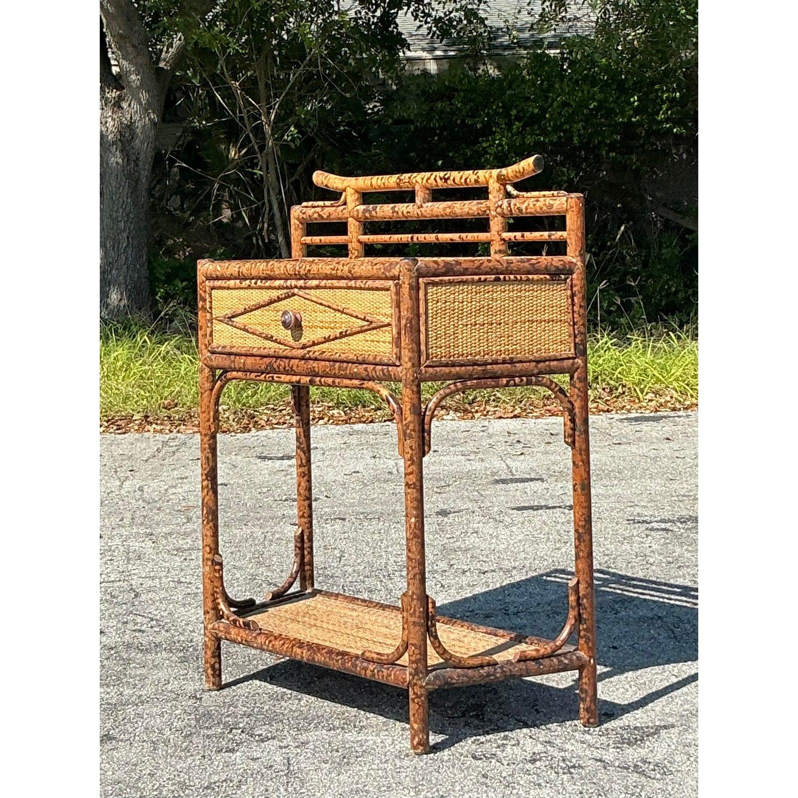 Filippino Tavolo consolle pagoda in bambù tartaruga Vintage By in vendita
