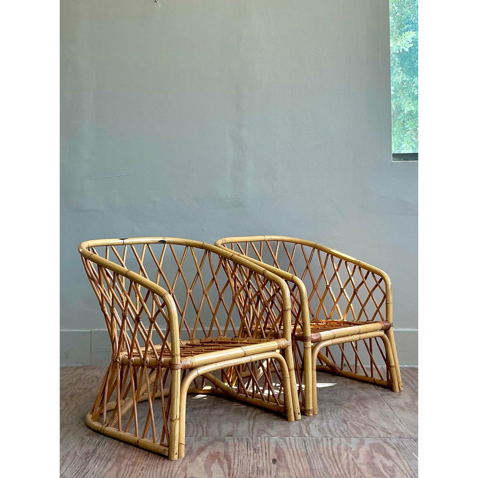 XX secolo Sedie da salotto in rattan a traliccio costiero vintage - una coppia in vendita